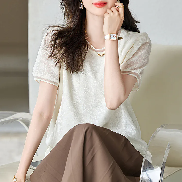 優雅仿蕾絲鏤空針織泡泡袖T恤