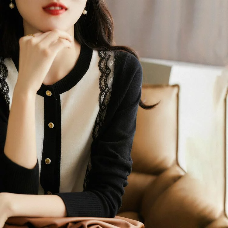 優雅蕾絲拼接金扣點綴圓領針織開襟衫