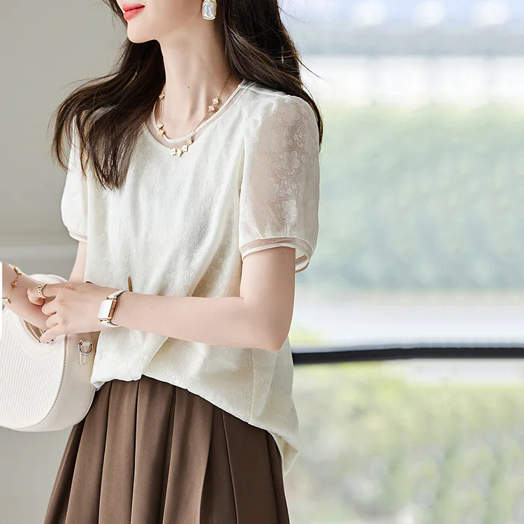優雅仿蕾絲鏤空針織泡泡袖T恤