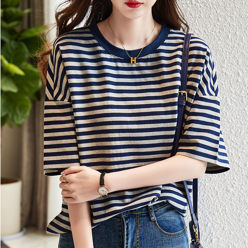 寬鬆圓領落肩條紋T恤