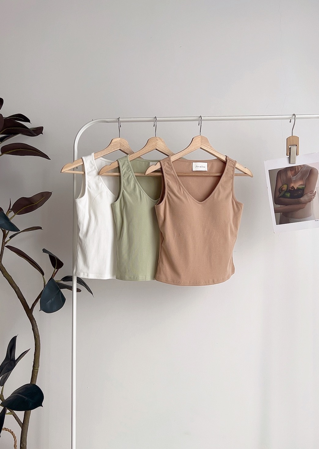 T72204 RHEA PADDED V NECK TANK