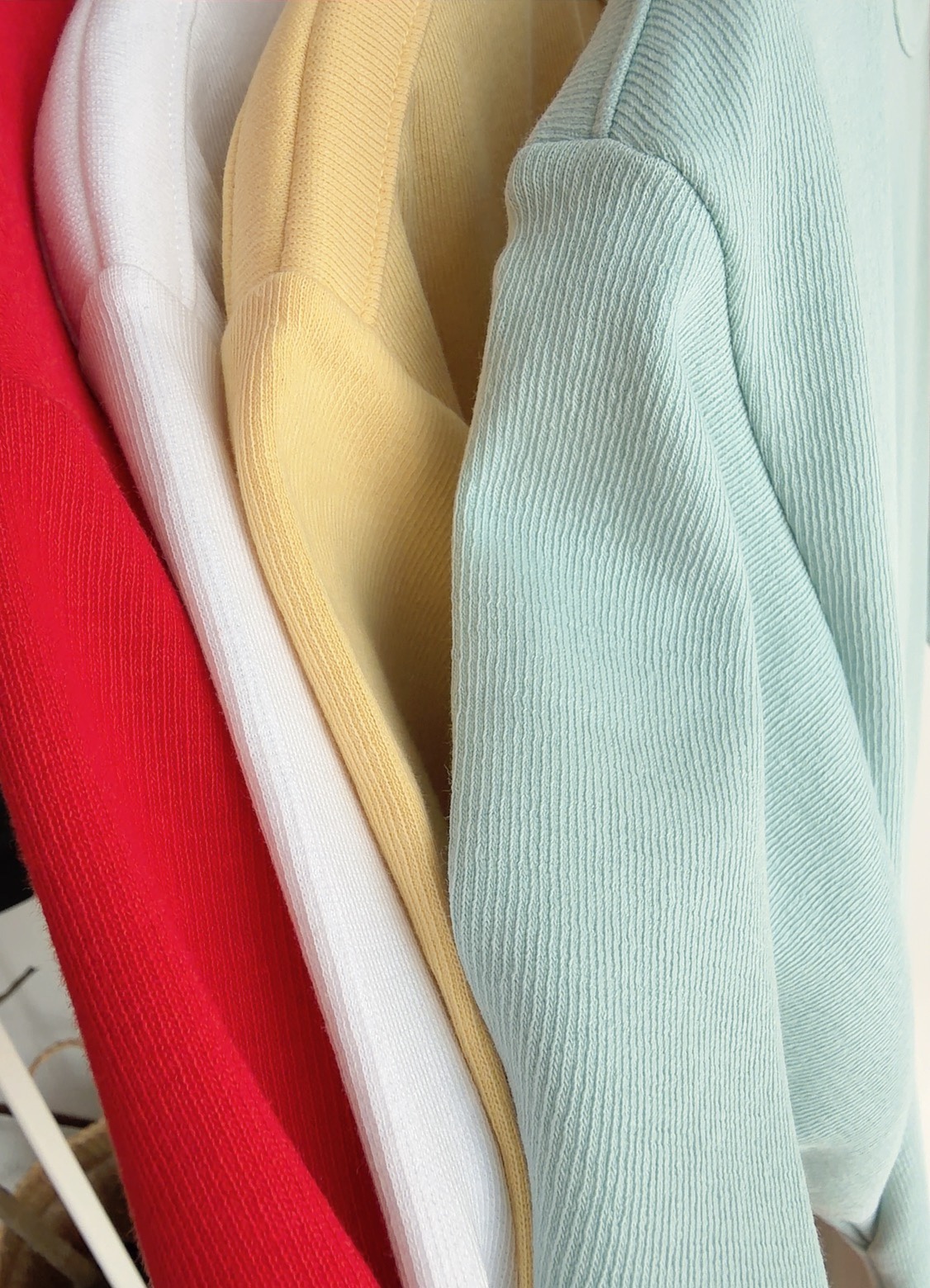 T72713 MARIEL CLEAN CUT SHOULDER TEE