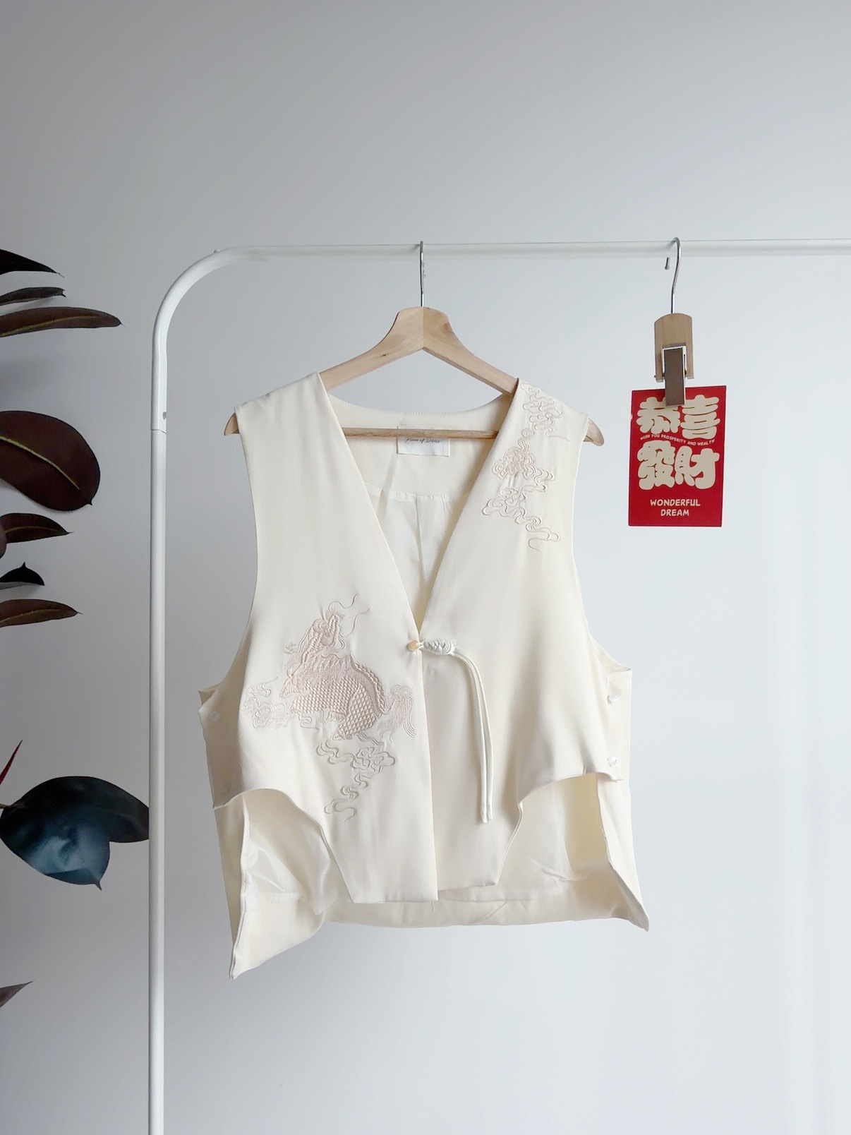 T72777 ORIENTAL HERITAGE EMBROI VEST TOP