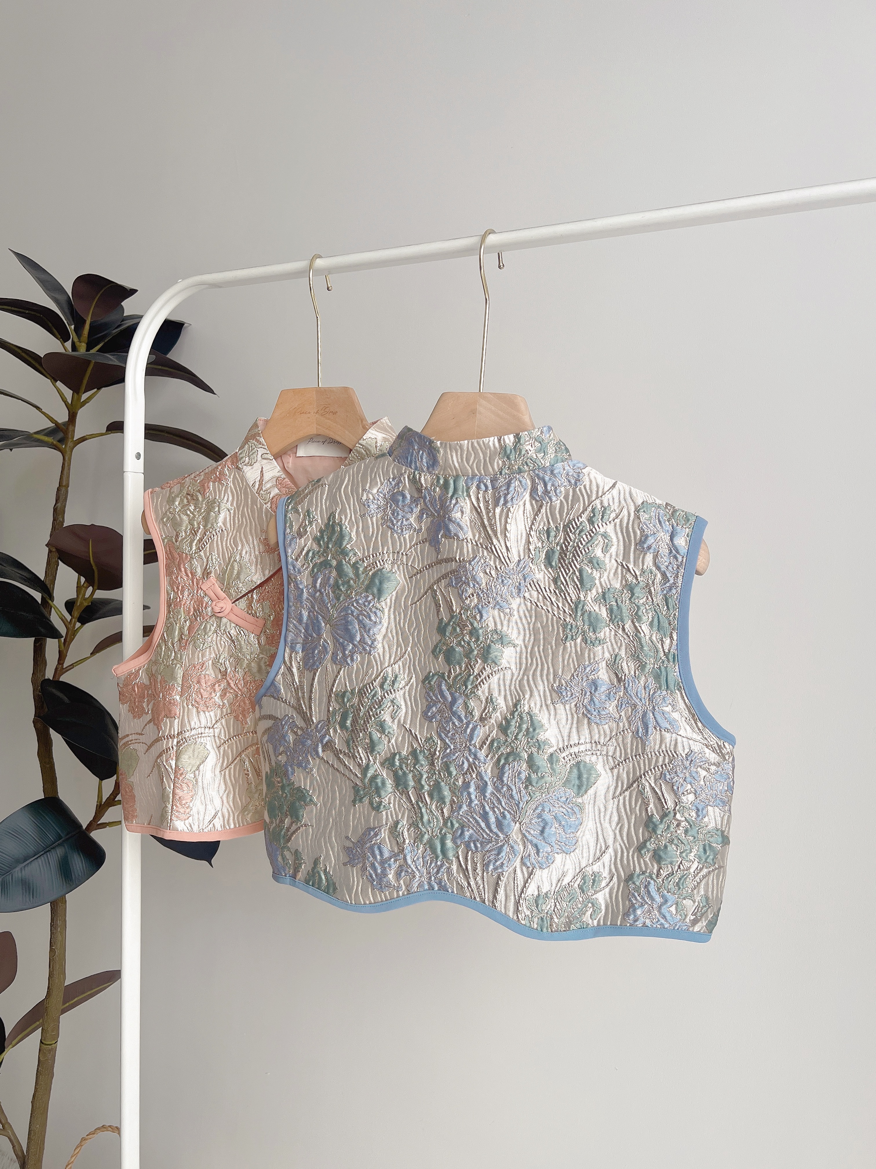 S70776  Yī Nuò FLORAL CHEONGSAM SET