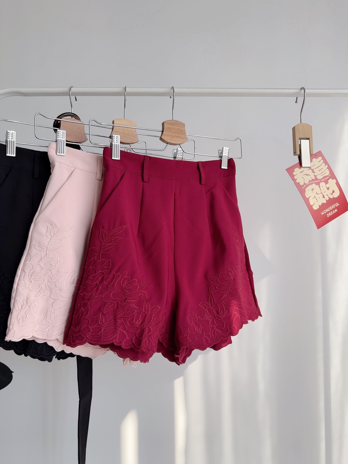 B72705 AVELISSE EMBROIDERY SHORTS