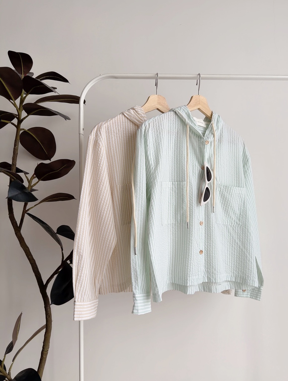 T72652  CALLIE BREEZE HOODED SHIRT