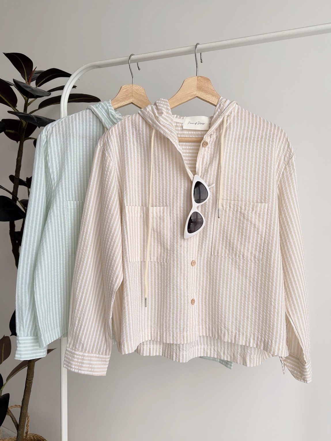 T72652  CALLIE BREEZE HOODED SHIRT