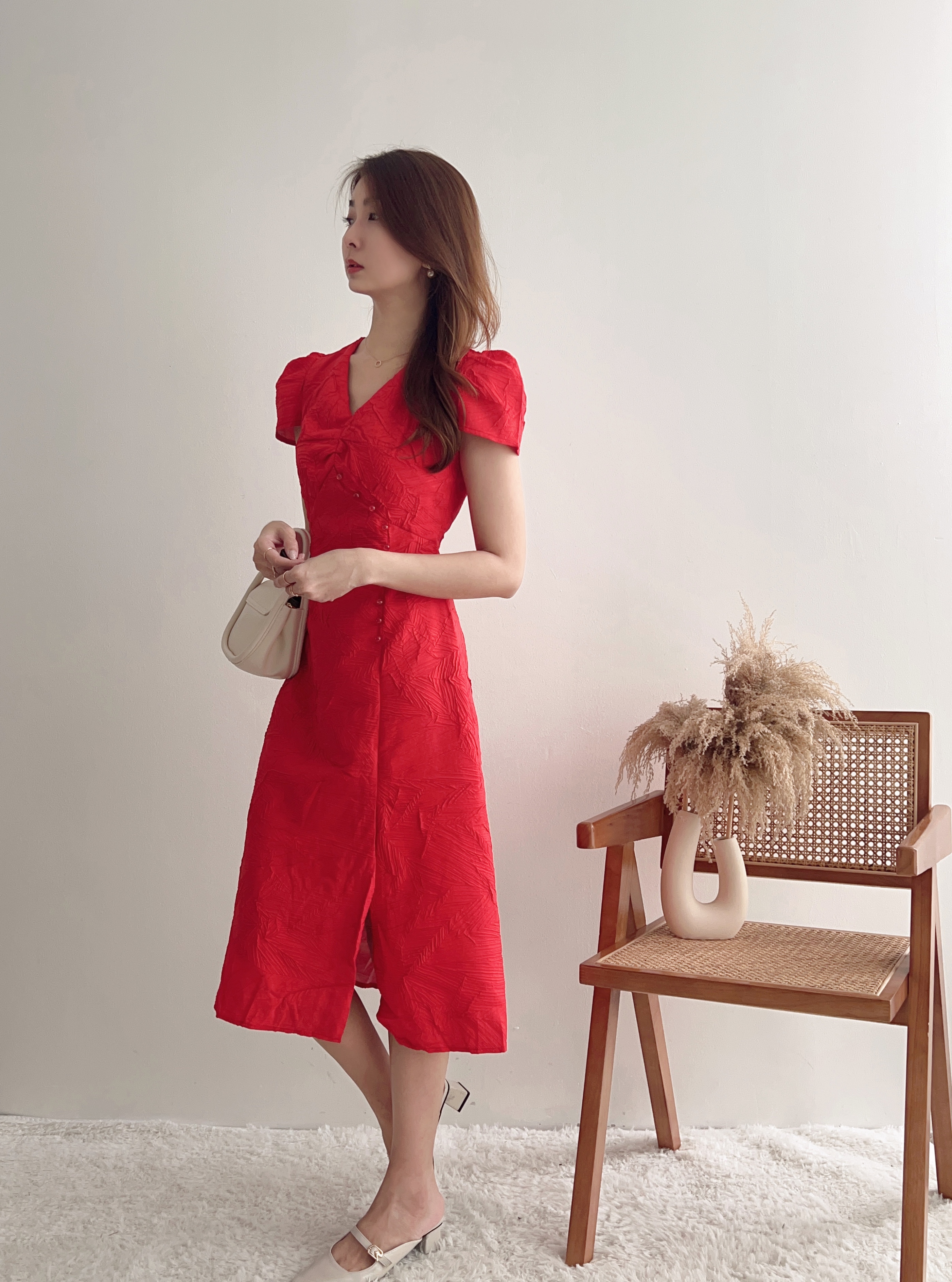 D60821 NANNCY V NECK MIDI DRESS