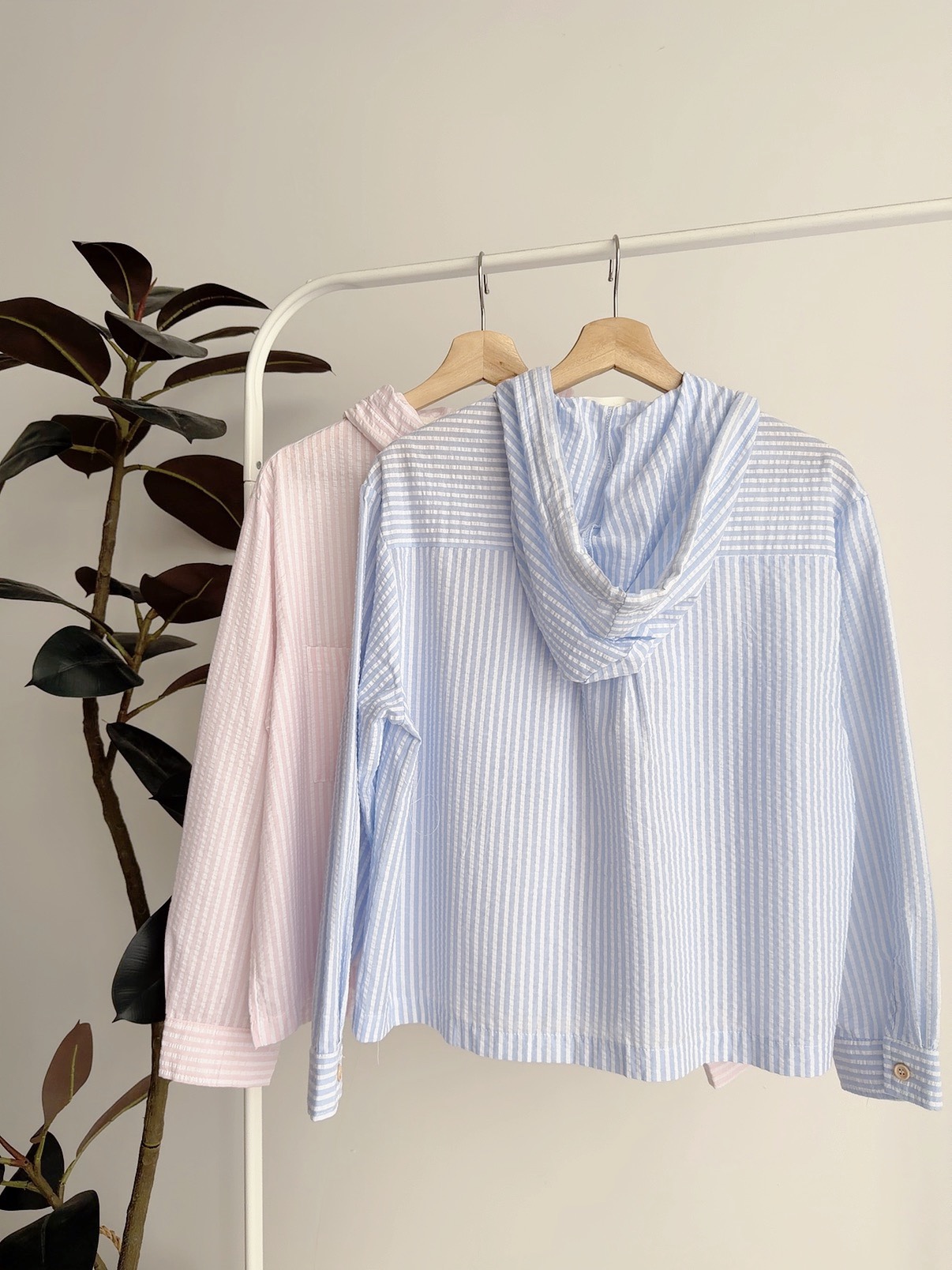 T72652  CALLIE BREEZE HOODED SHIRT