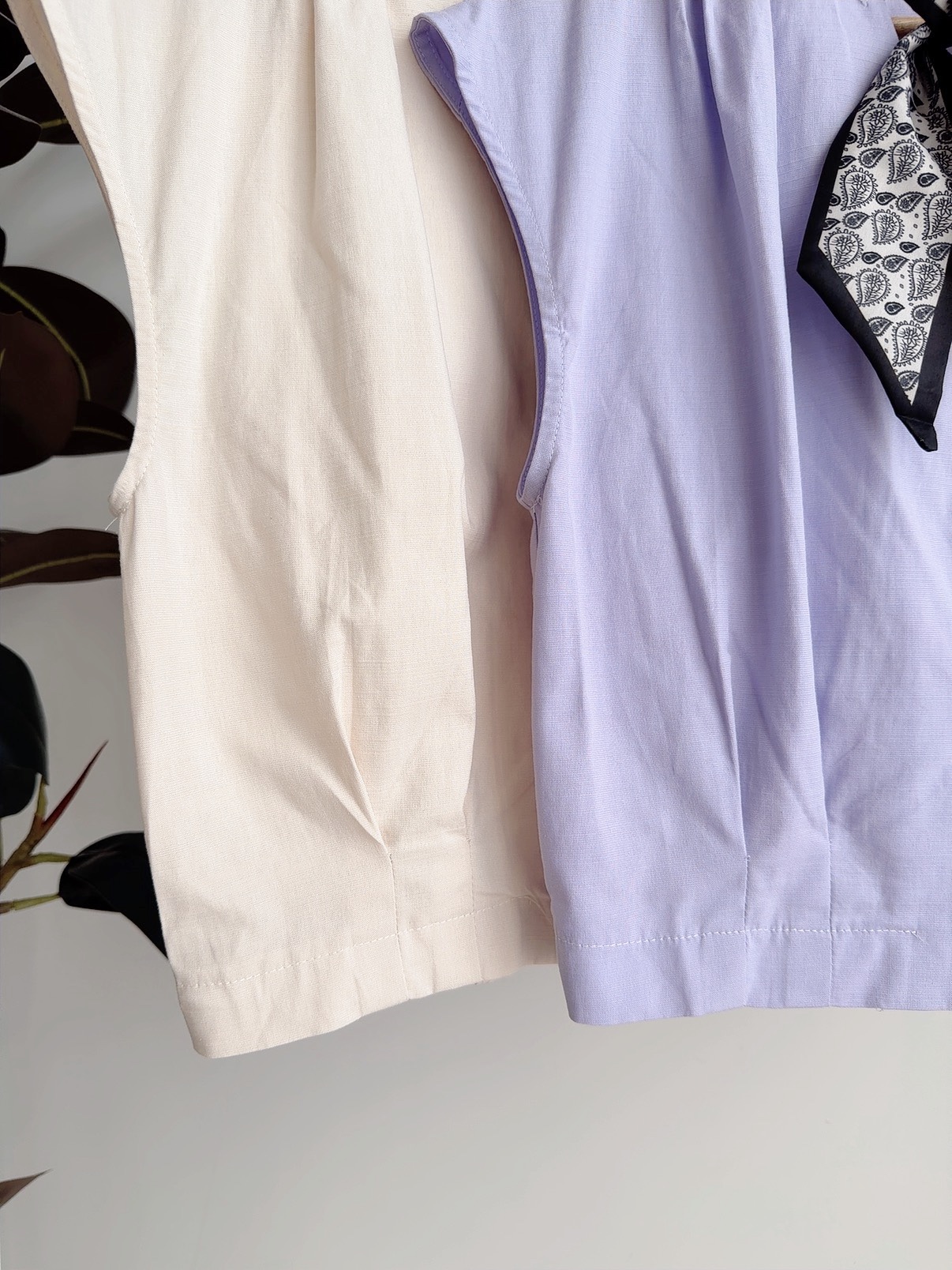 T72626 LUNA SCARF TRIM BLOUSE