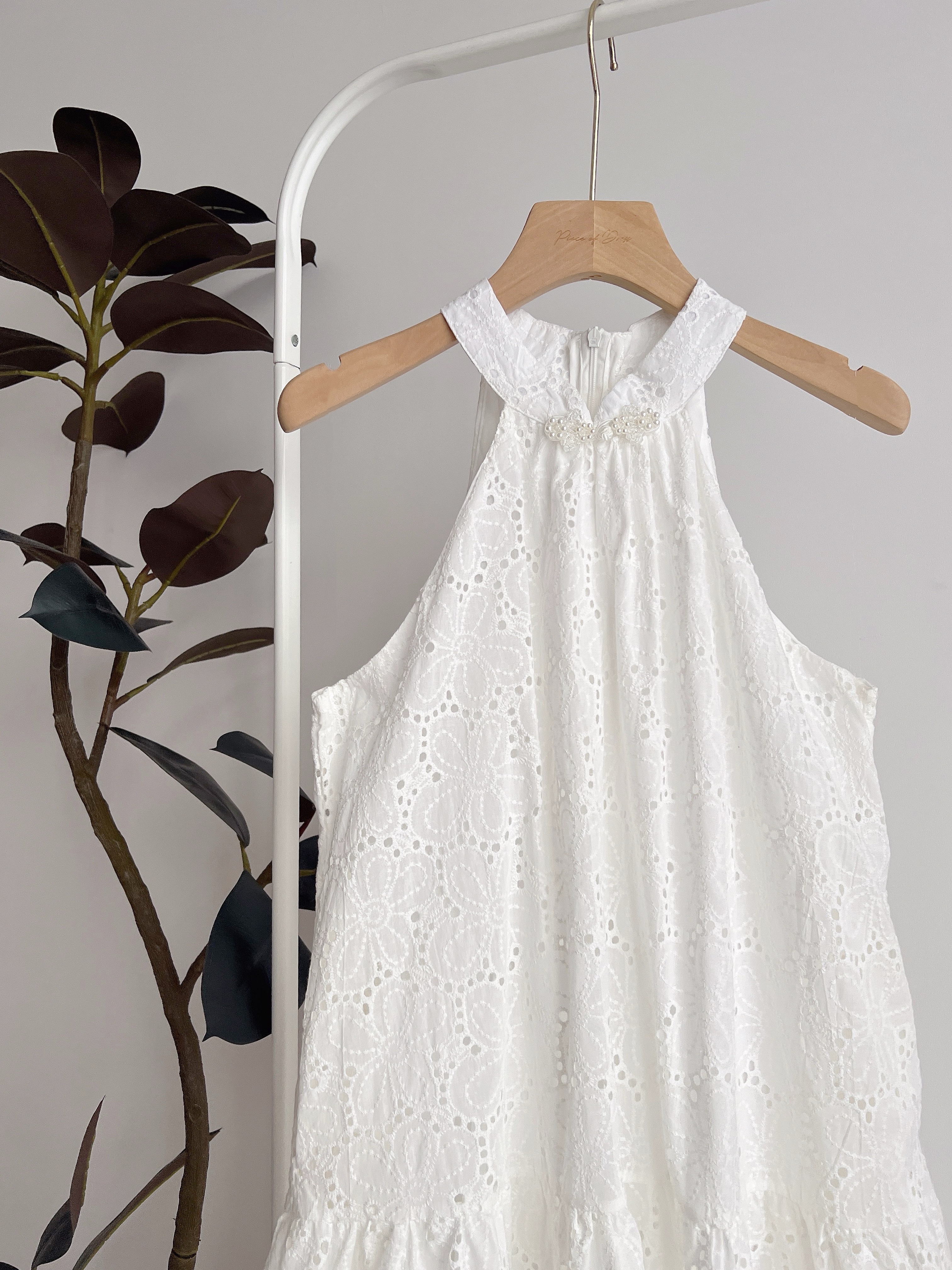 D70846 LOLLA CRYSTAL KNOT CUT IN DRESS
