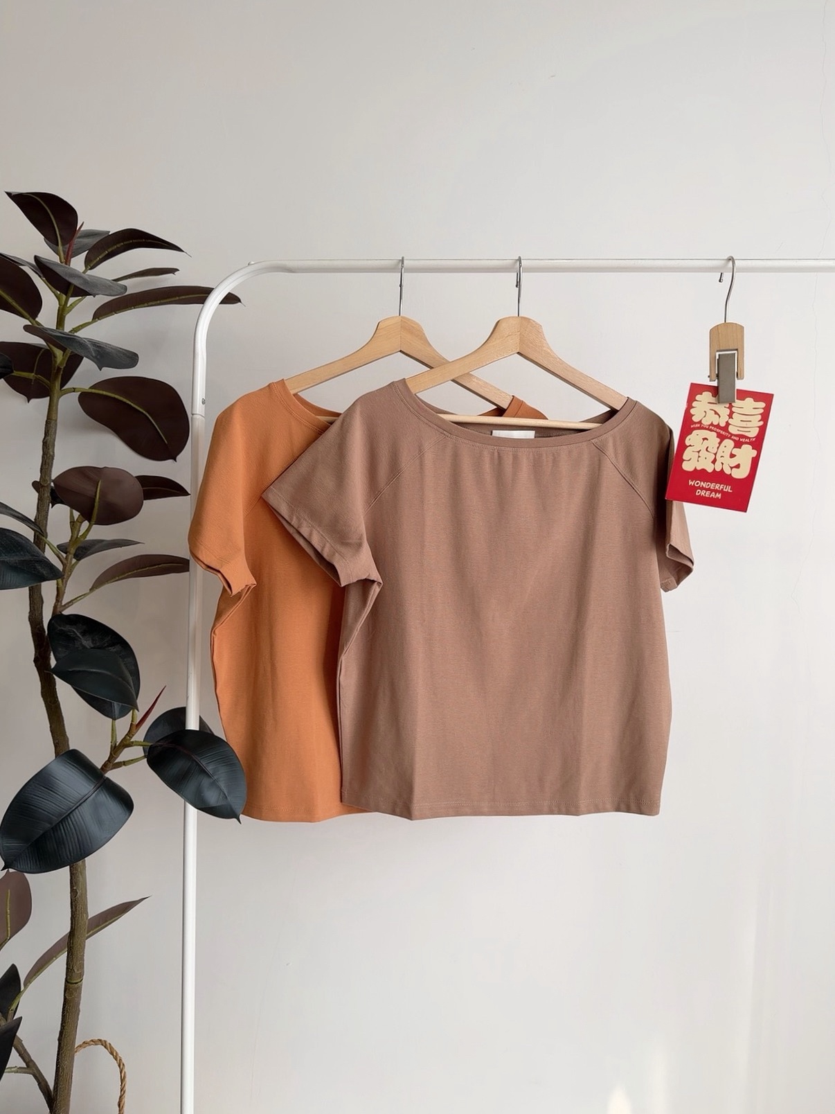 T72763 BRISHA WIDE NECK TEE