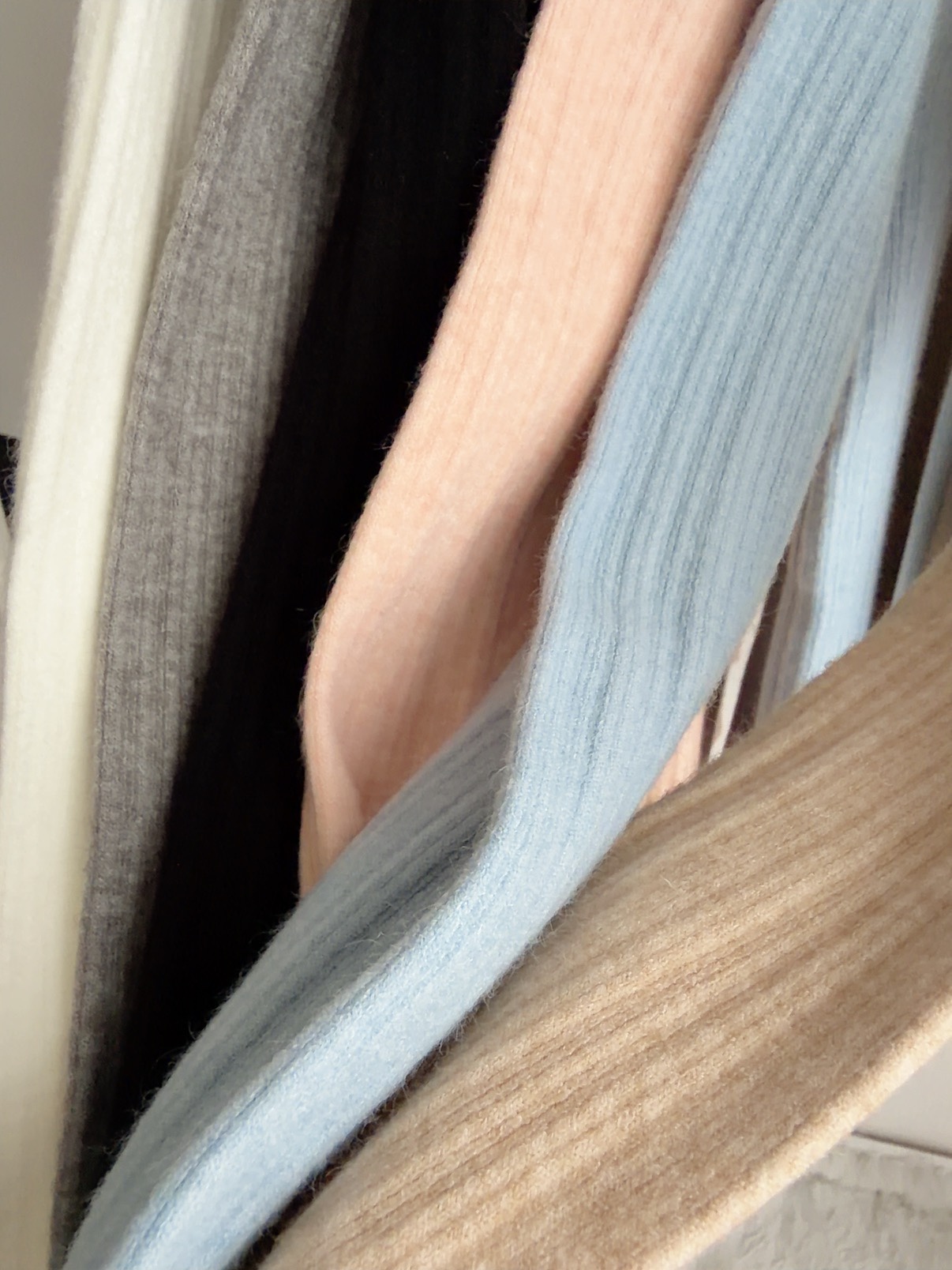 T72602 ARIE HIGH NECK RIB KNIT