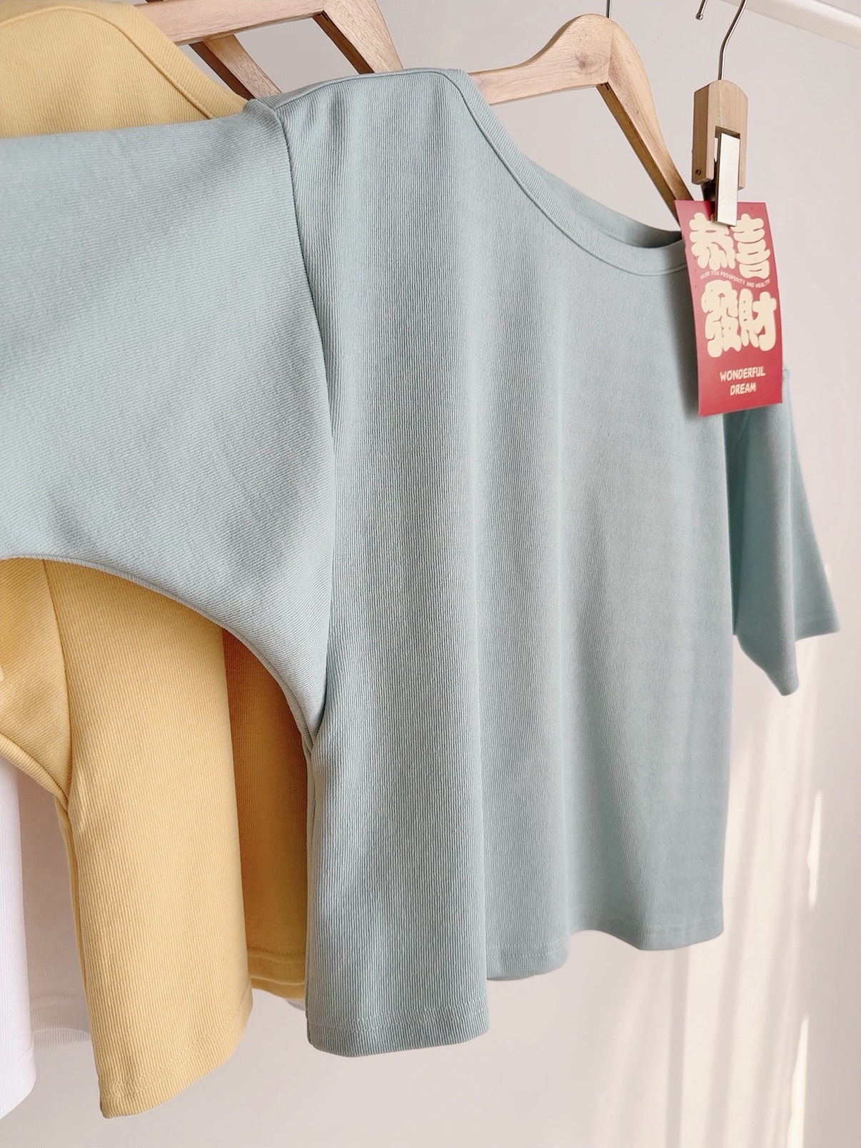 T72713 MARIEL CLEAN CUT SHOULDER TEE