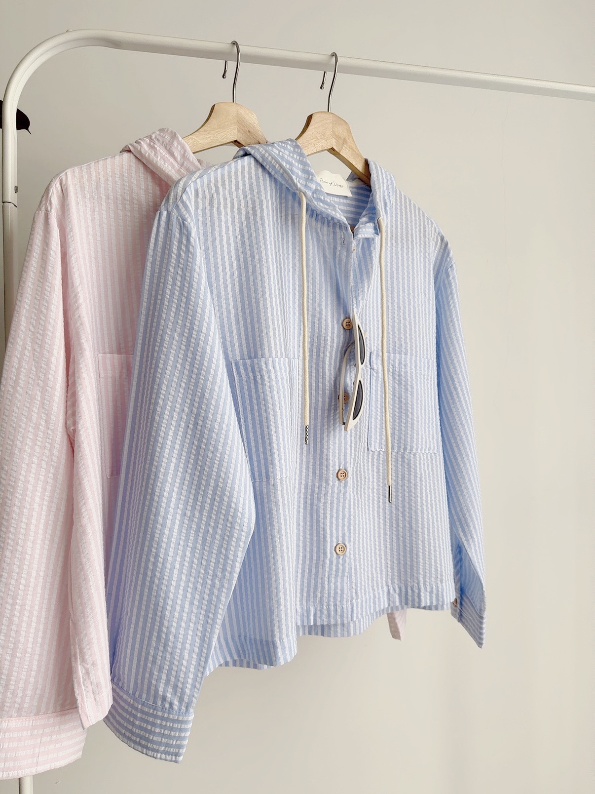 T72652  CALLIE BREEZE HOODED SHIRT