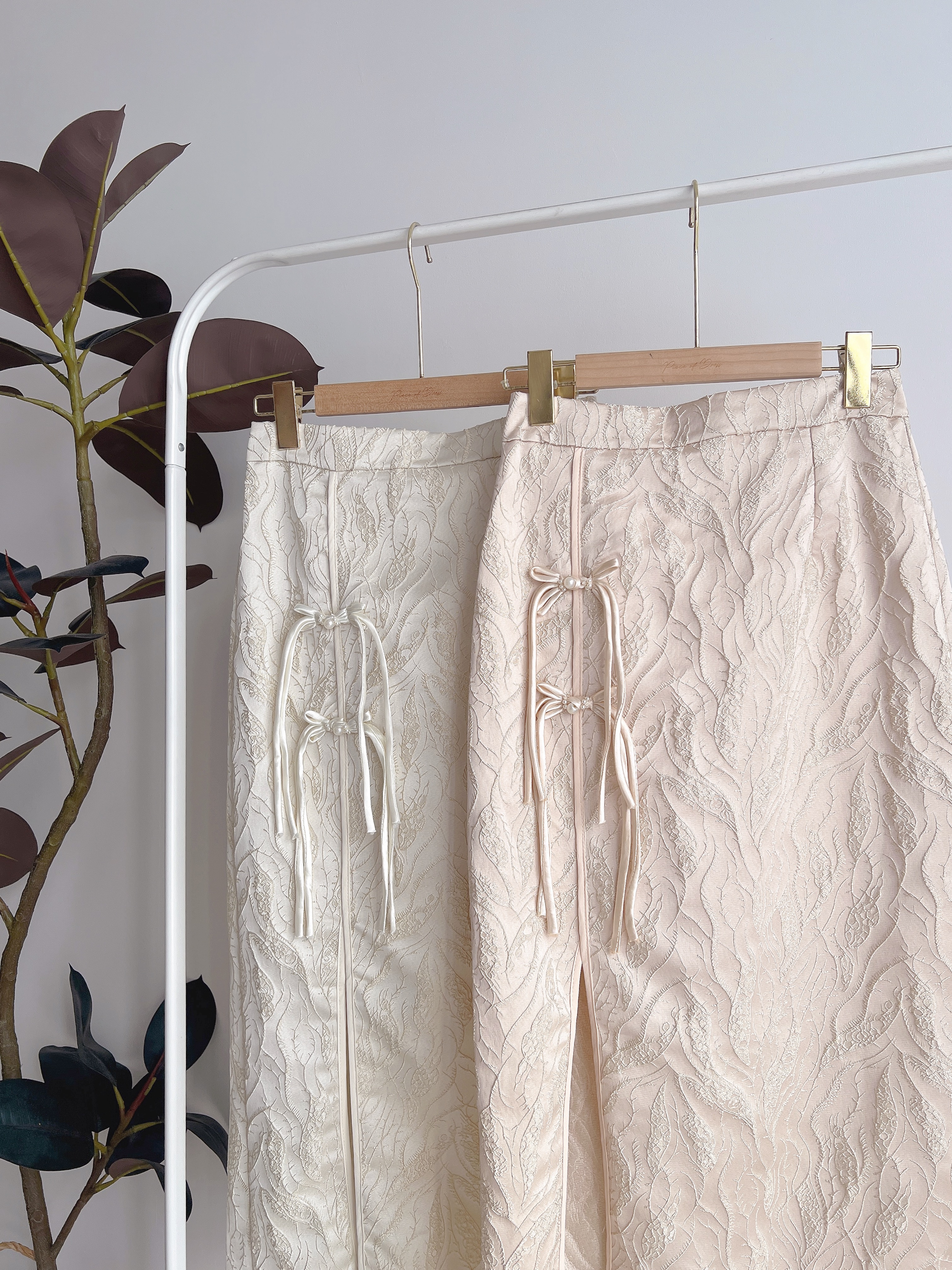 S70809  Zī Yáo PEARL CHEONGSAM MIDI SET