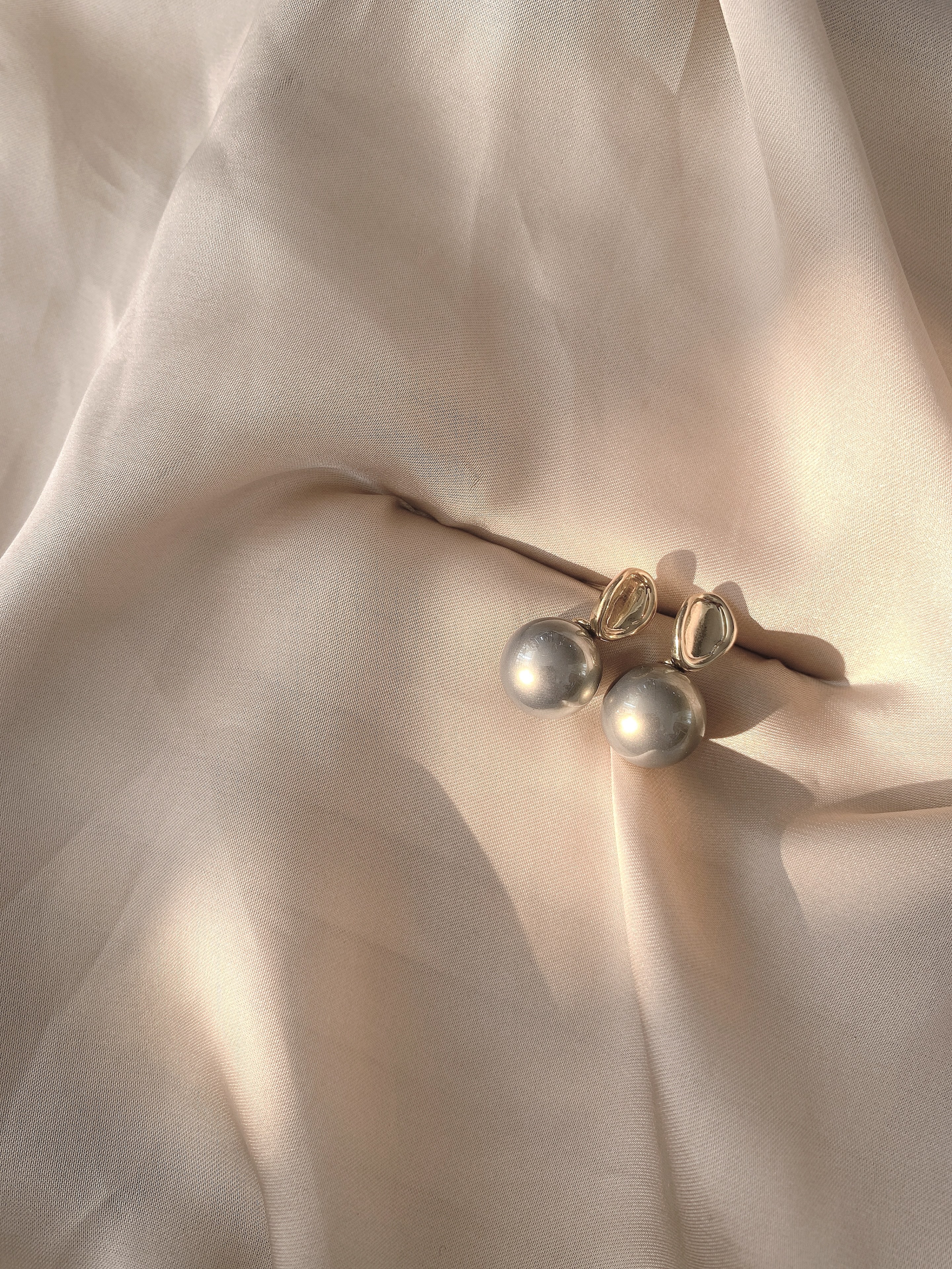 C142 GOLICC PEARL EARRING