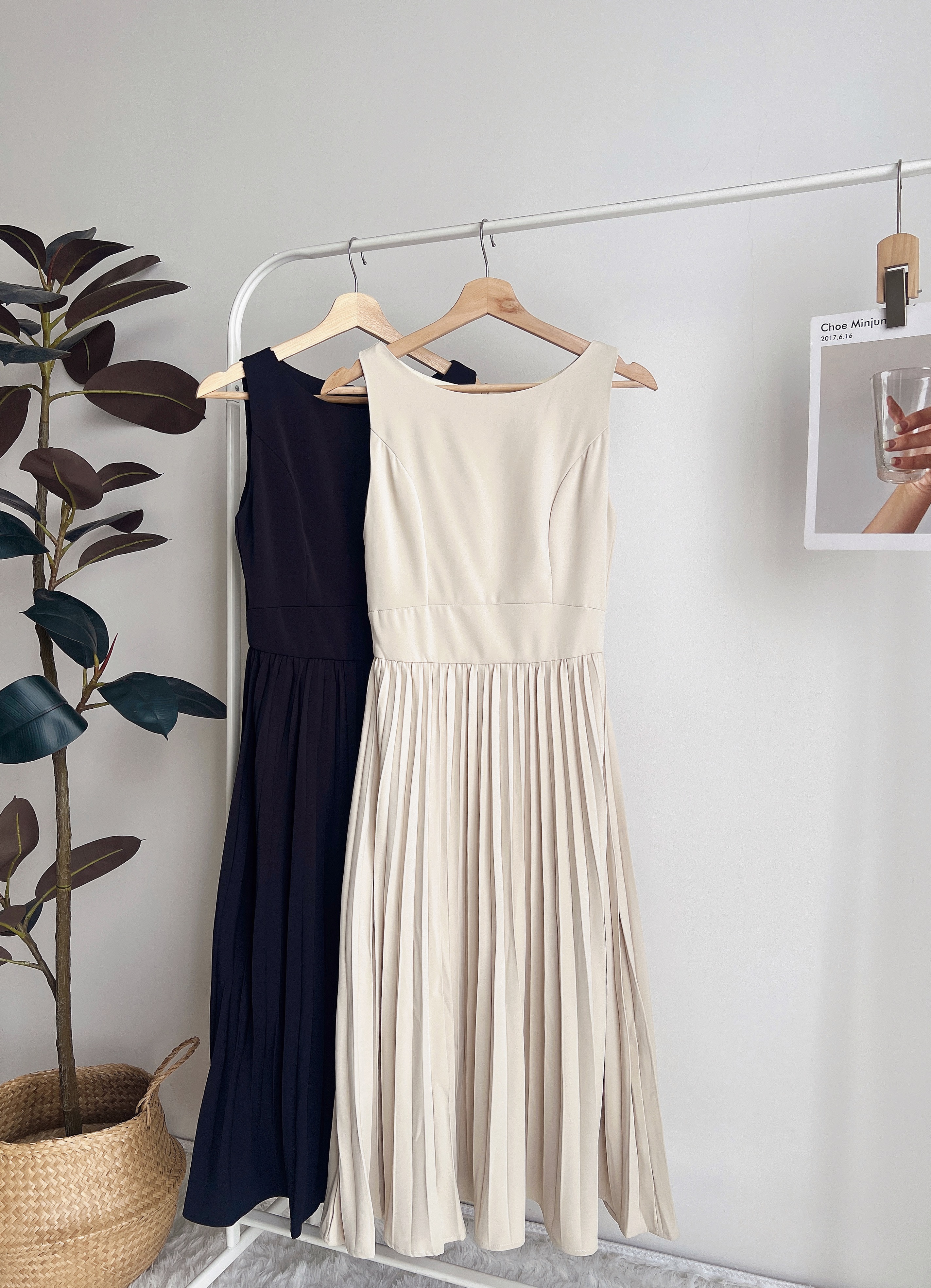 D72029 OLIVIA PLEATED PREMIUM DRESS