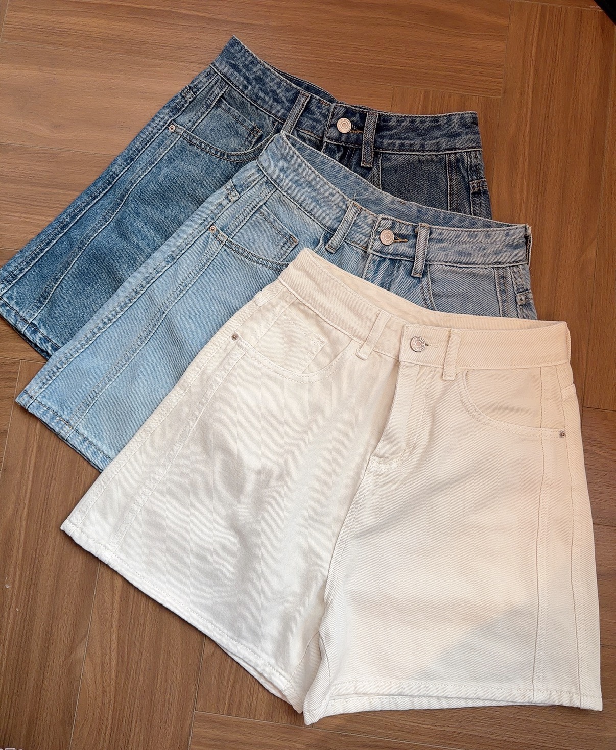 YYB3123 DORRA A CUT DENIM SHORTS