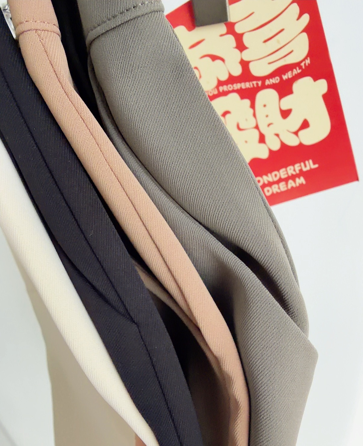 B72733 NORA MINIMALIST BERMUDA SHORTS