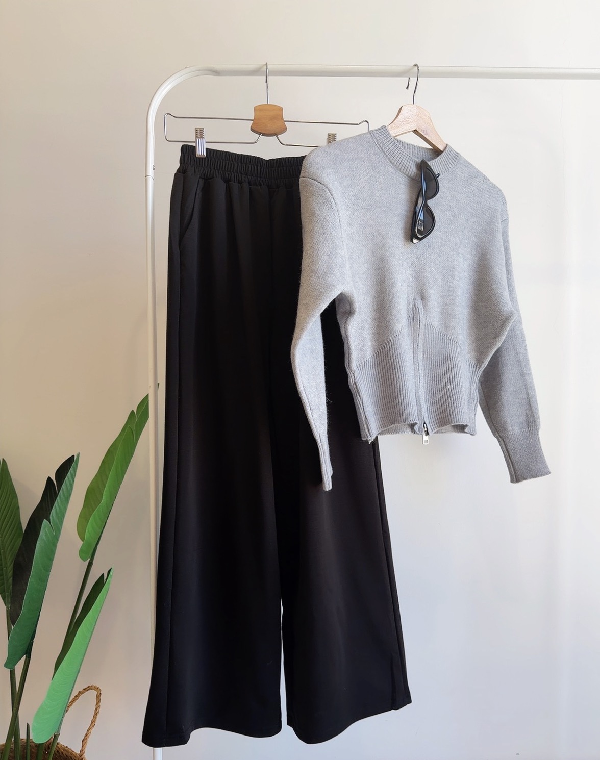 T72788 EVA ZIPPER KNIT TOP