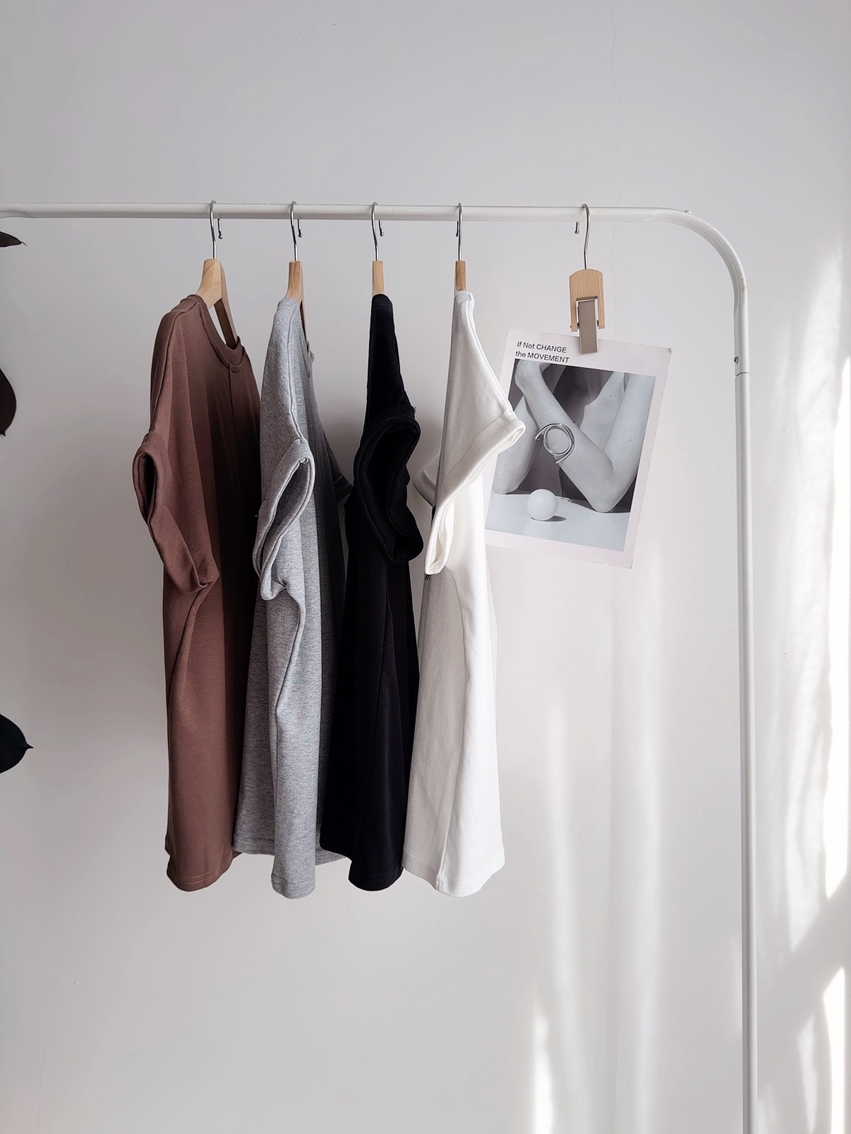 T72579 COE PONY EMBROIDRED TEE