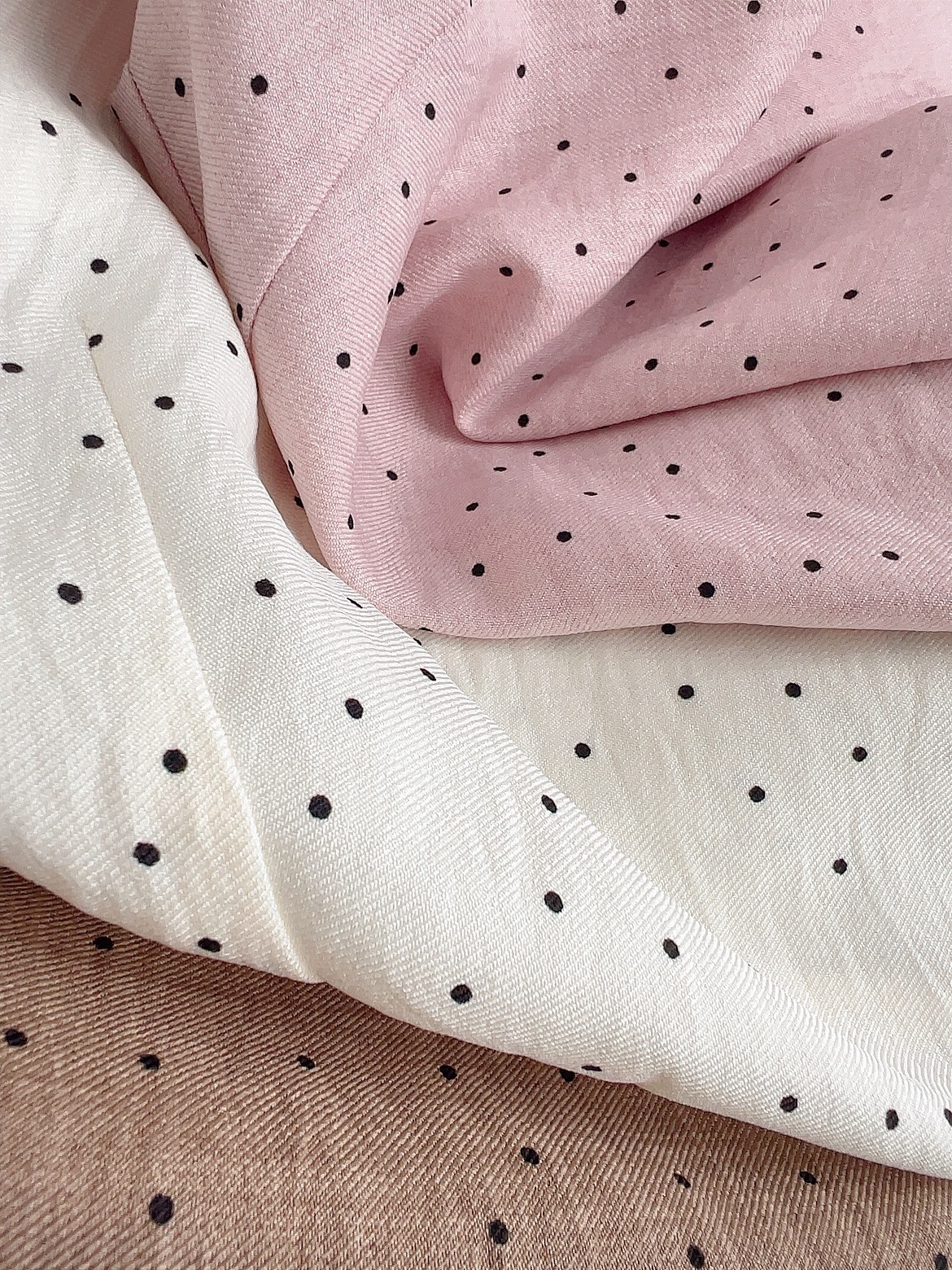 T72498 LINN DOTTED HIGH NECK TOP