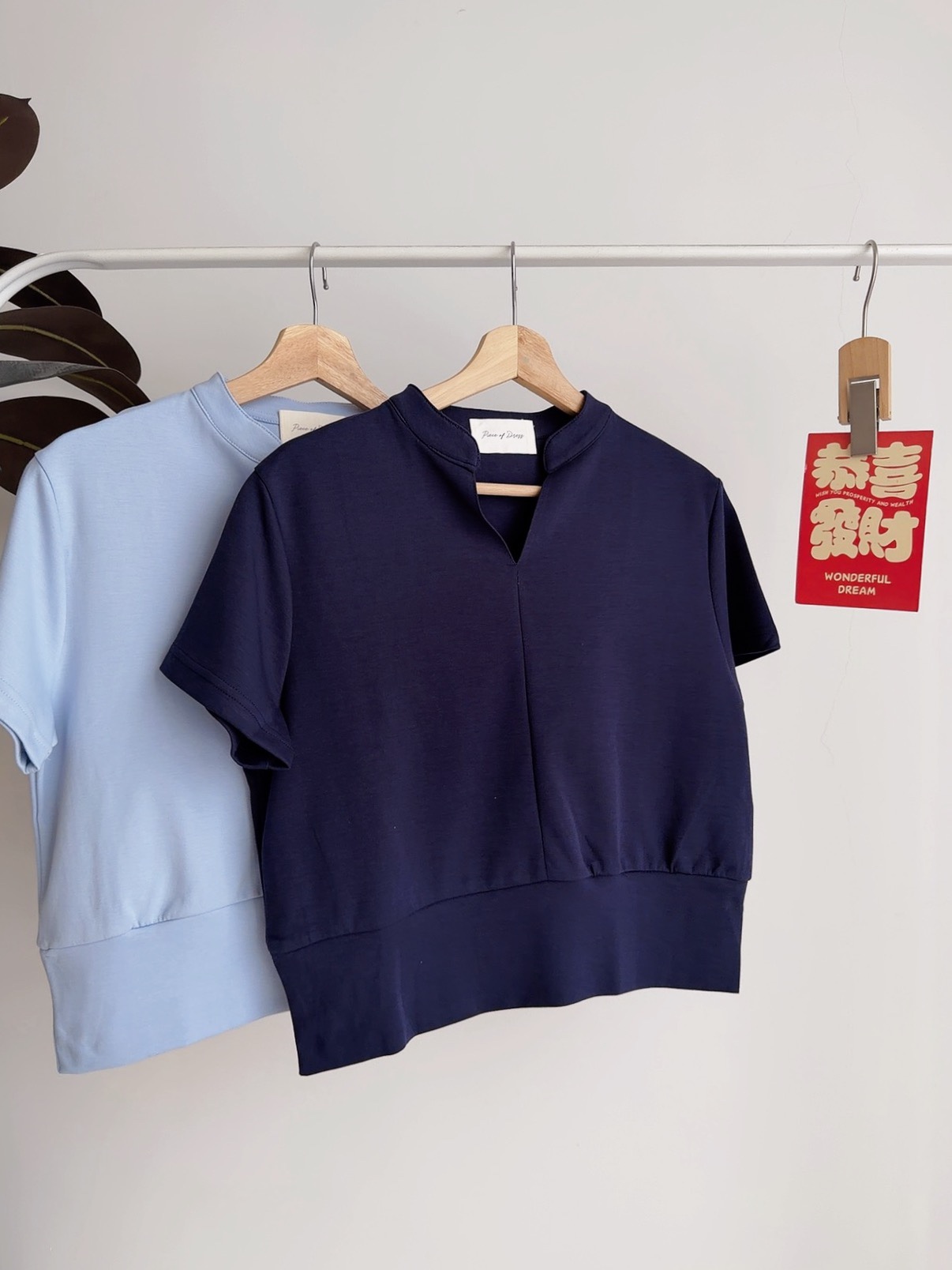 T72770 ETTA CLEAN LINE V COLLAR TOP