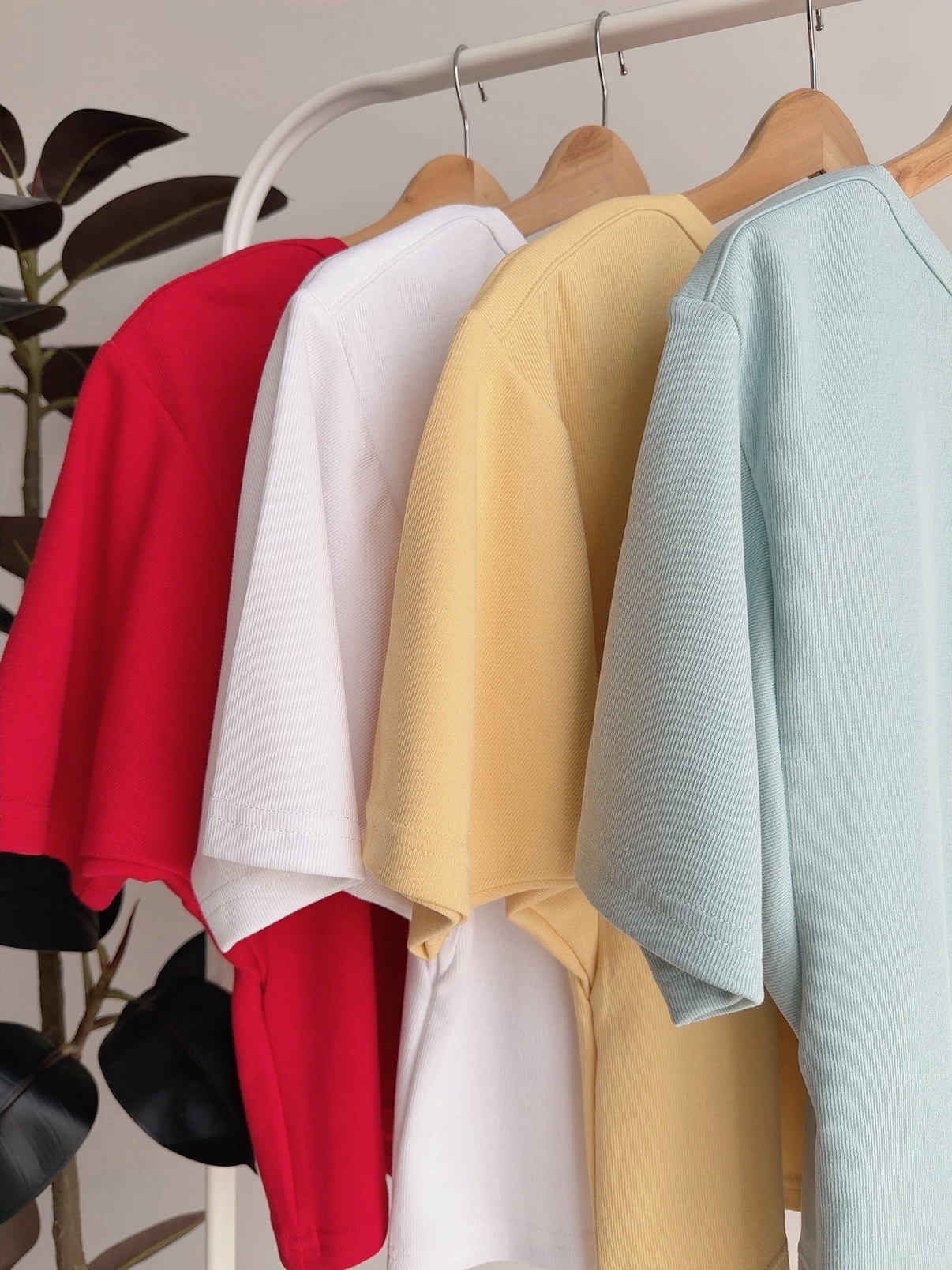 T72713 MARIEL CLEAN CUT SHOULDER TEE