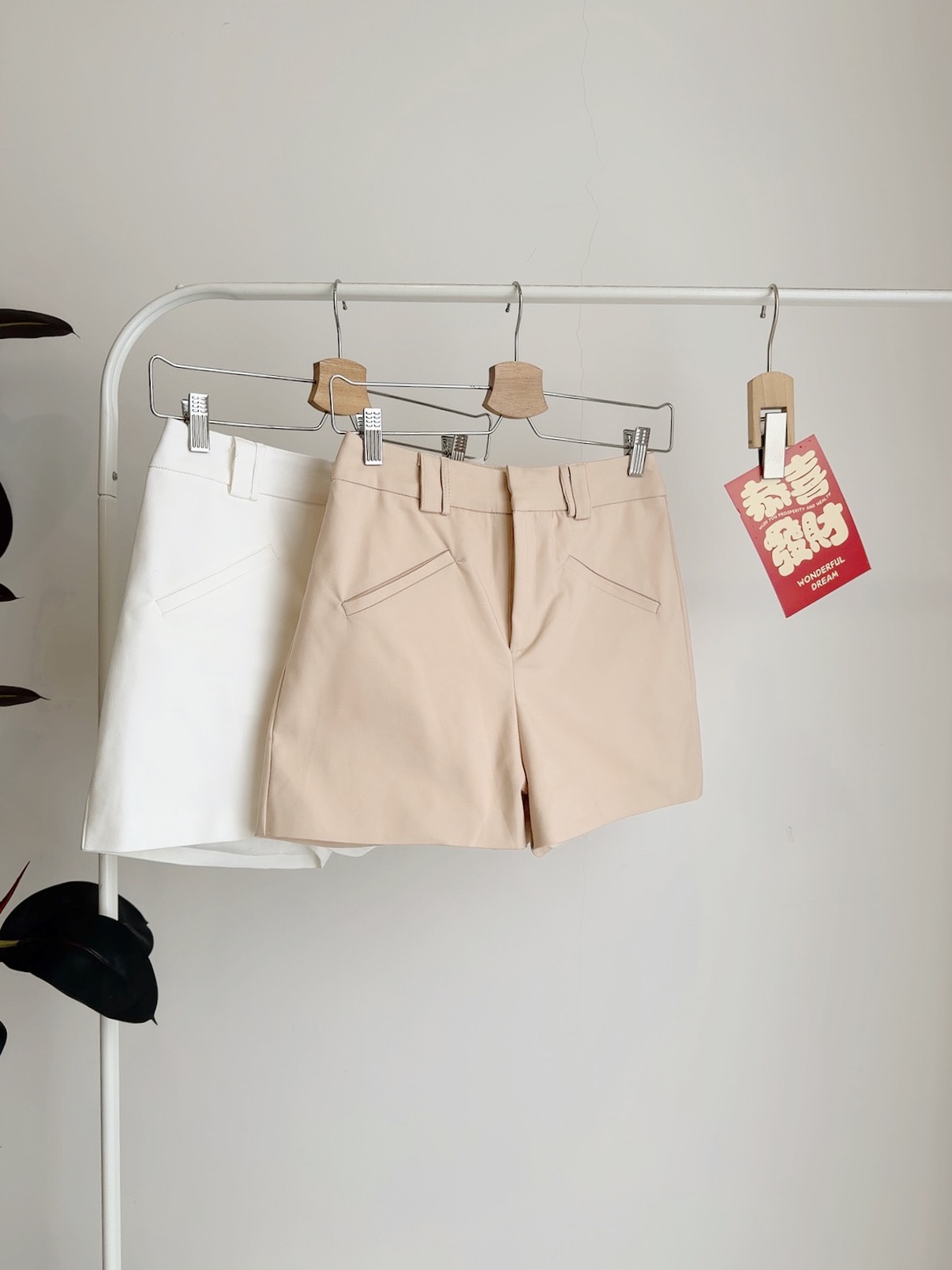 B72686 NORA BASIC TAILORED SHORTS