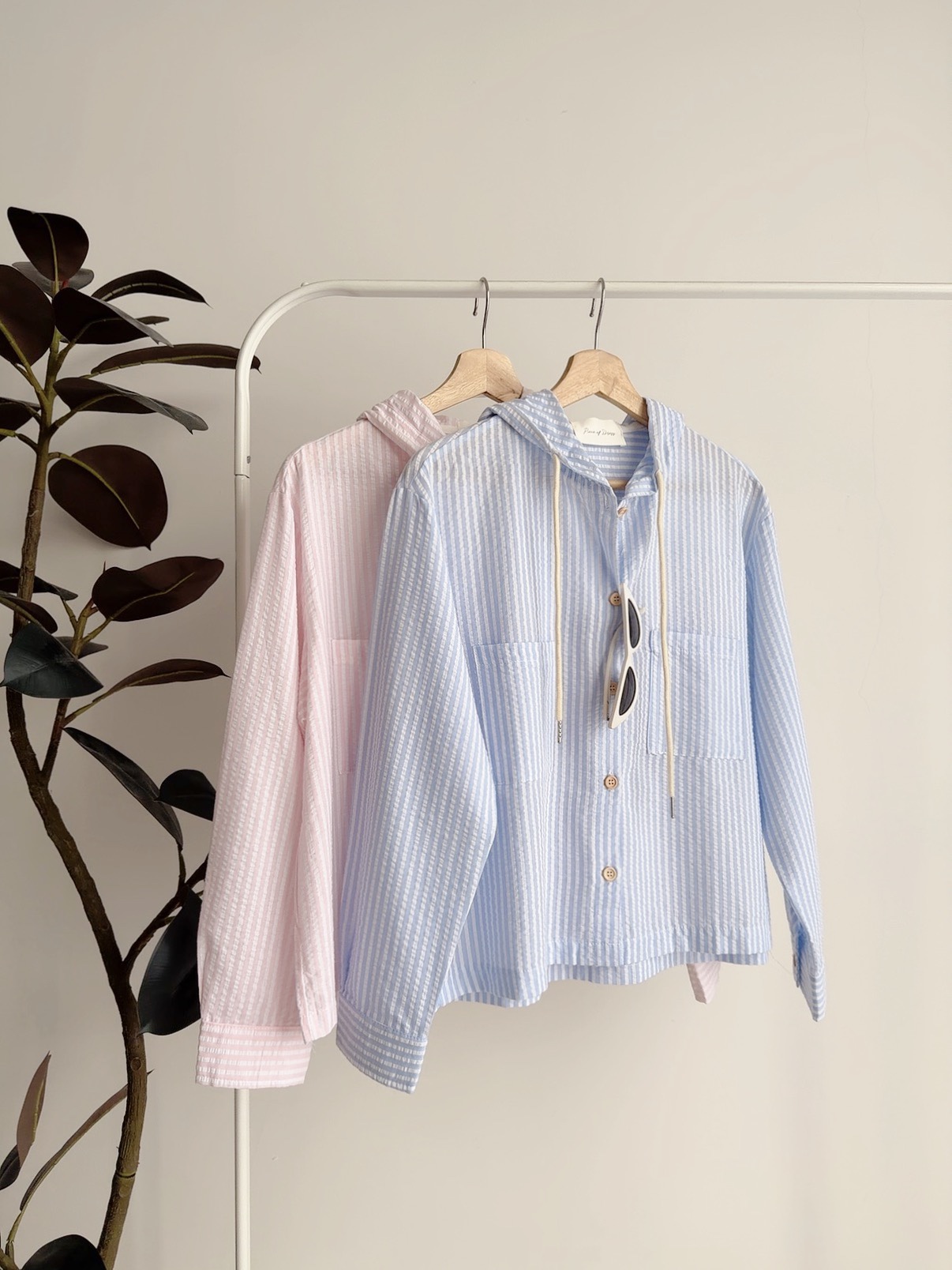 T72652  CALLIE BREEZE HOODED SHIRT