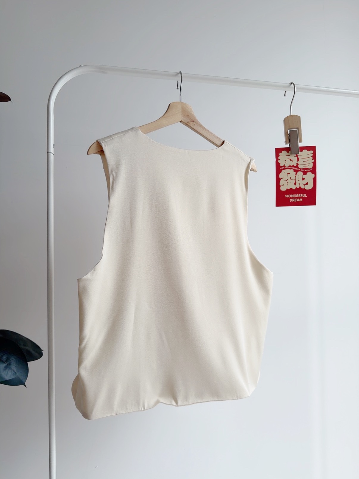 T72777 ORIENTAL HERITAGE EMBROI VEST TOP