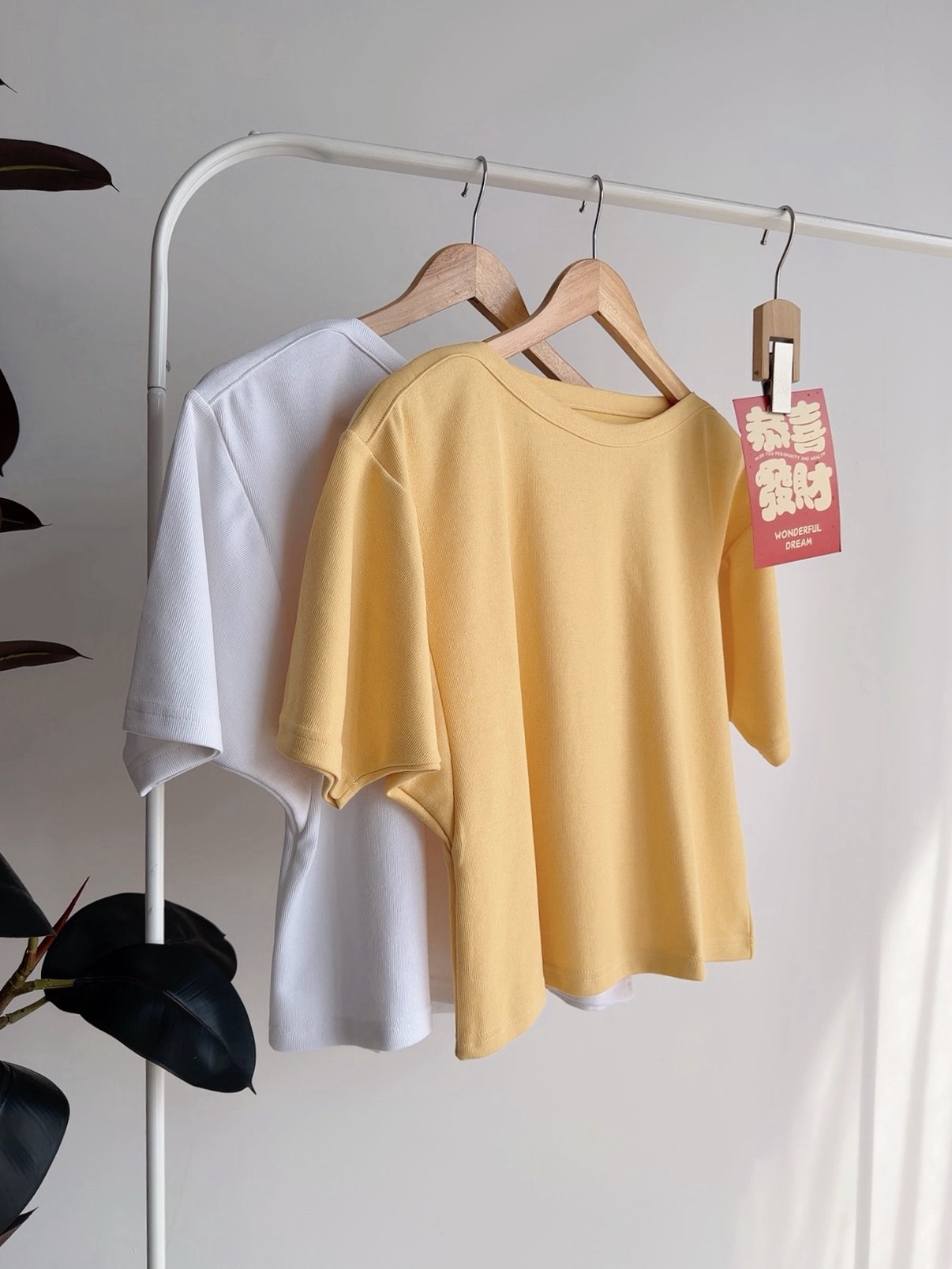 T72713 MARIEL CLEAN CUT SHOULDER TEE