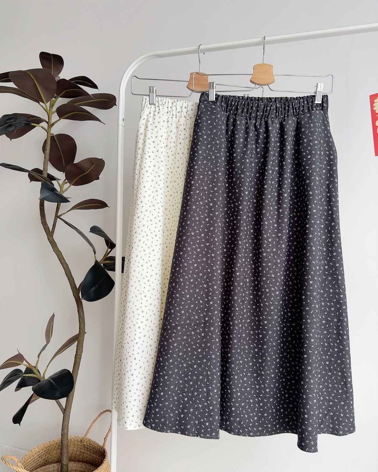 B72678 CELESTE FLORAL A LINE MIDI SKIRT