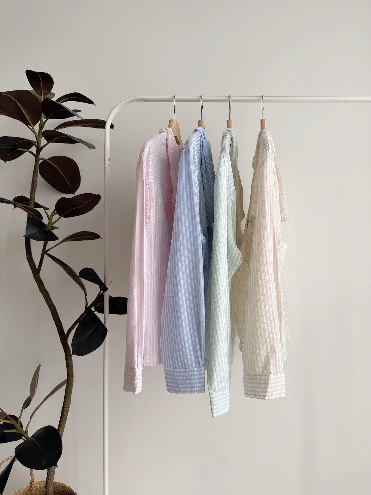 T72652  CALLIE BREEZE HOODED SHIRT