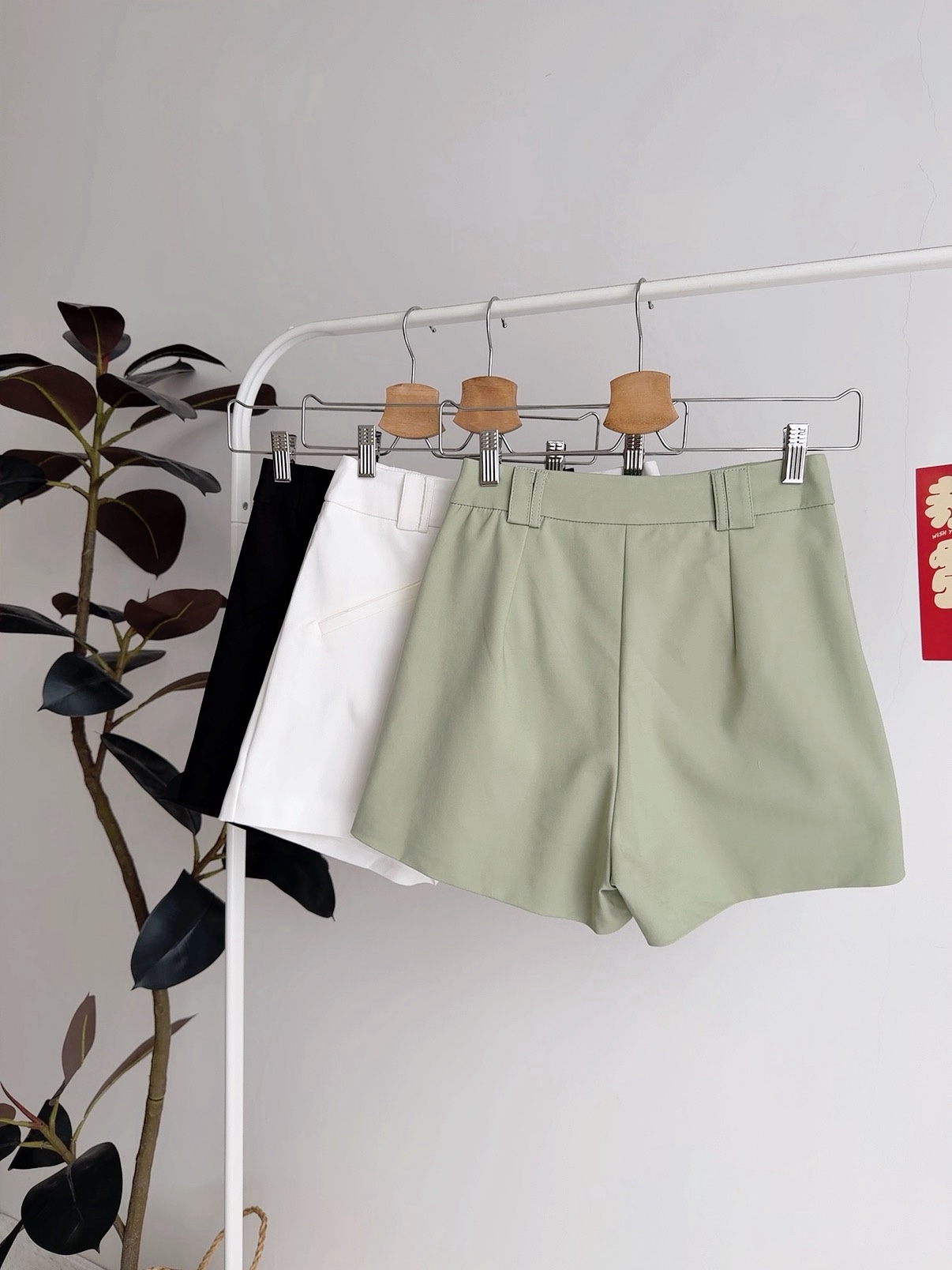 B72686 NORA BASIC TAILORED SHORTS