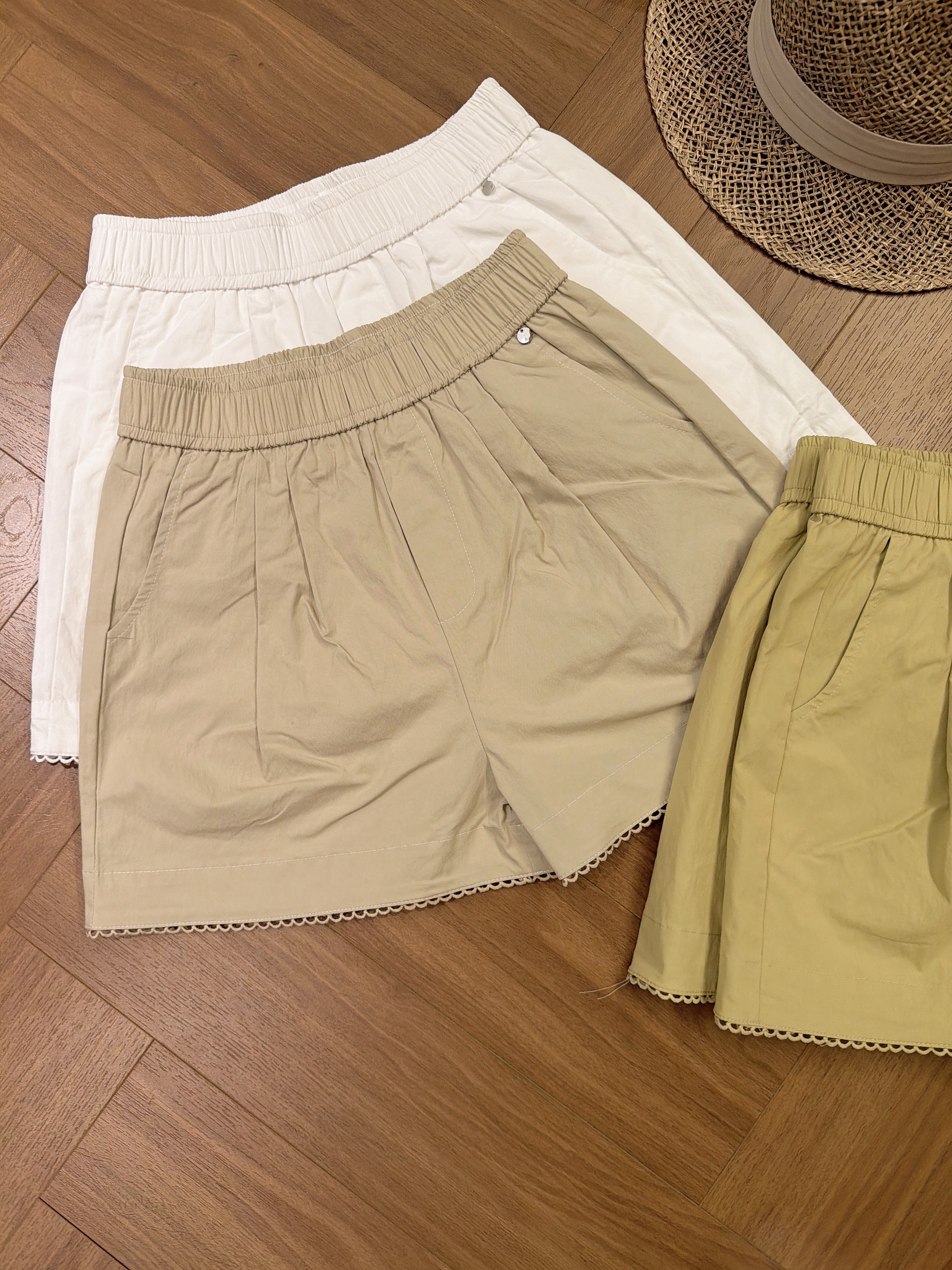HXB26021 ZIRELLE SCALLOP HEM SHORTS