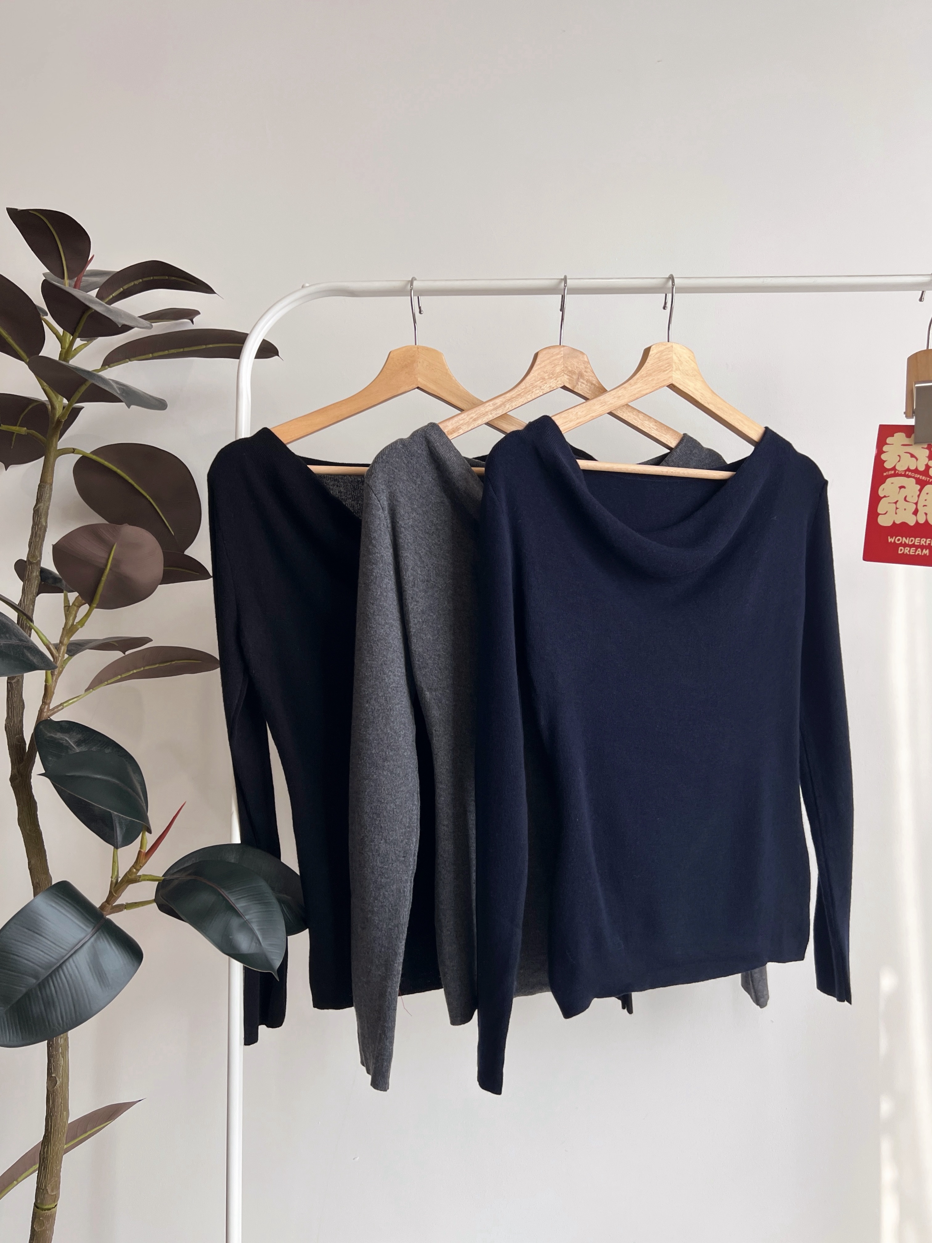 T72740 CELEST DRAPE KNIT TOP