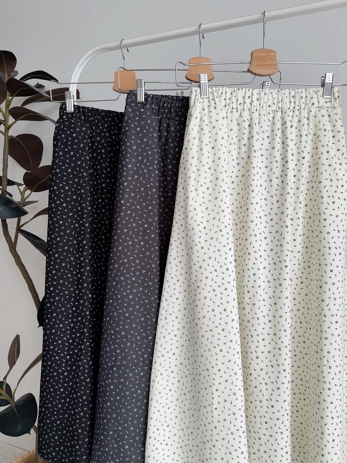 B72678 CELESTE FLORAL A LINE MIDI SKIRT