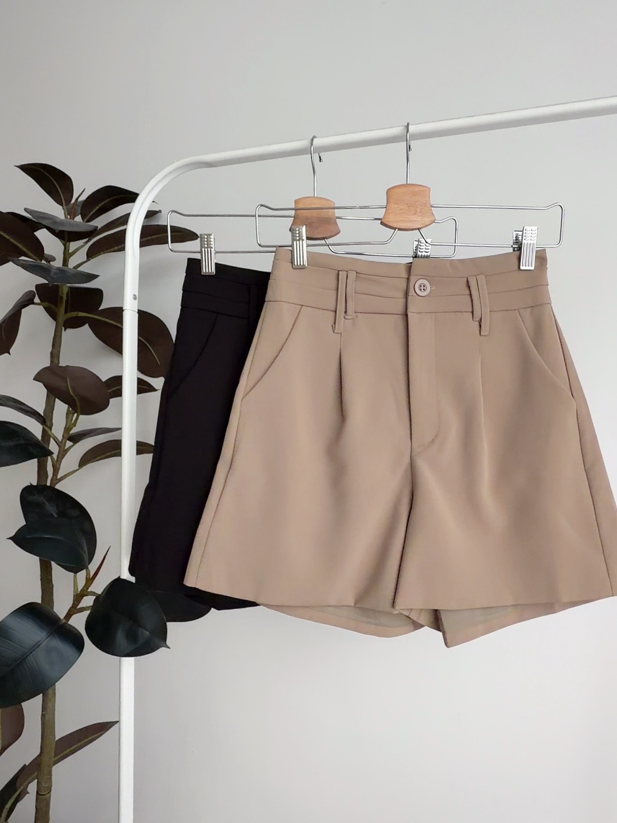 B72689 ELORA HW A CUT SHORTS