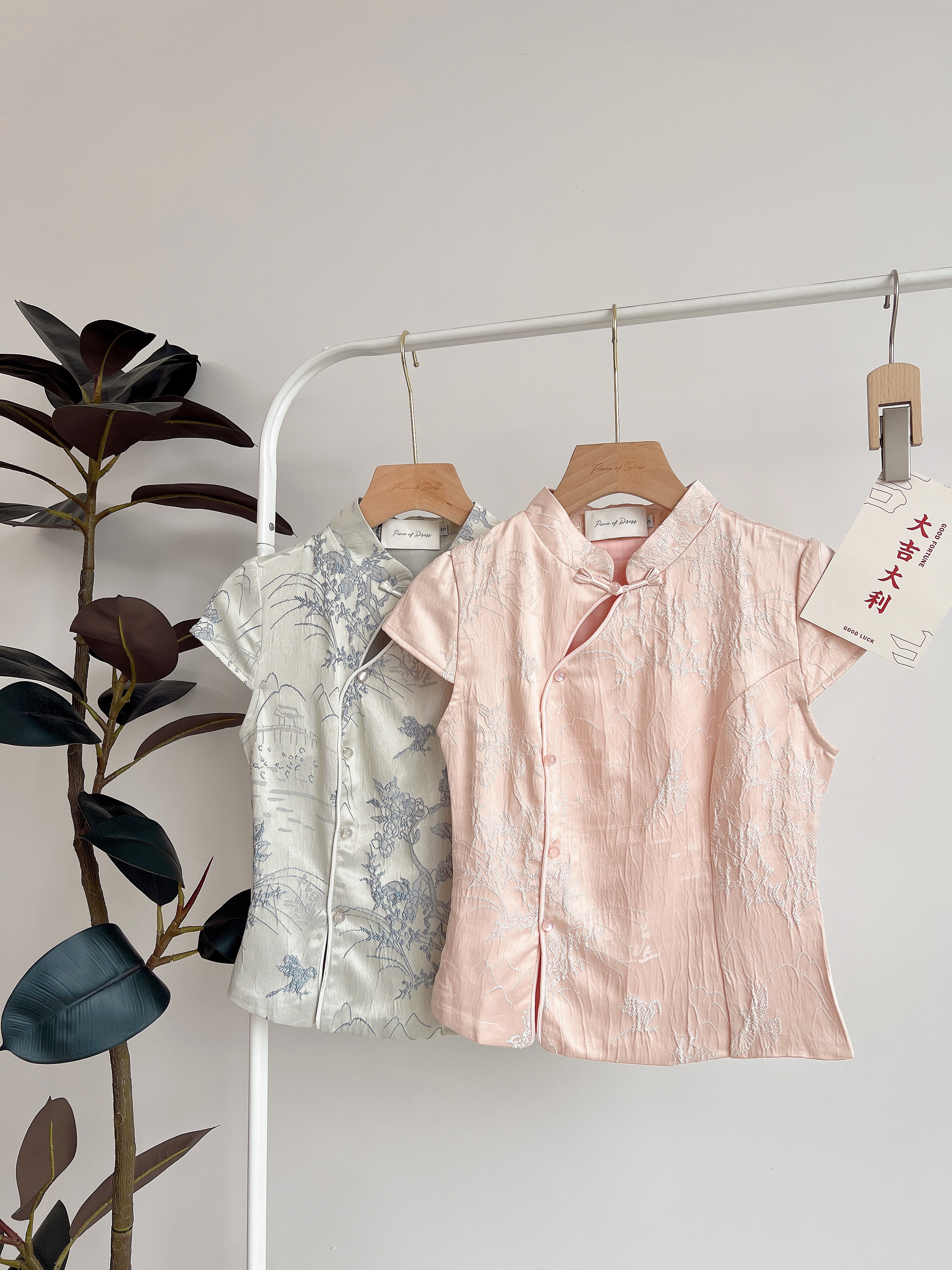 T70655 SUSAN FLORAL CHEONGSAM TOP