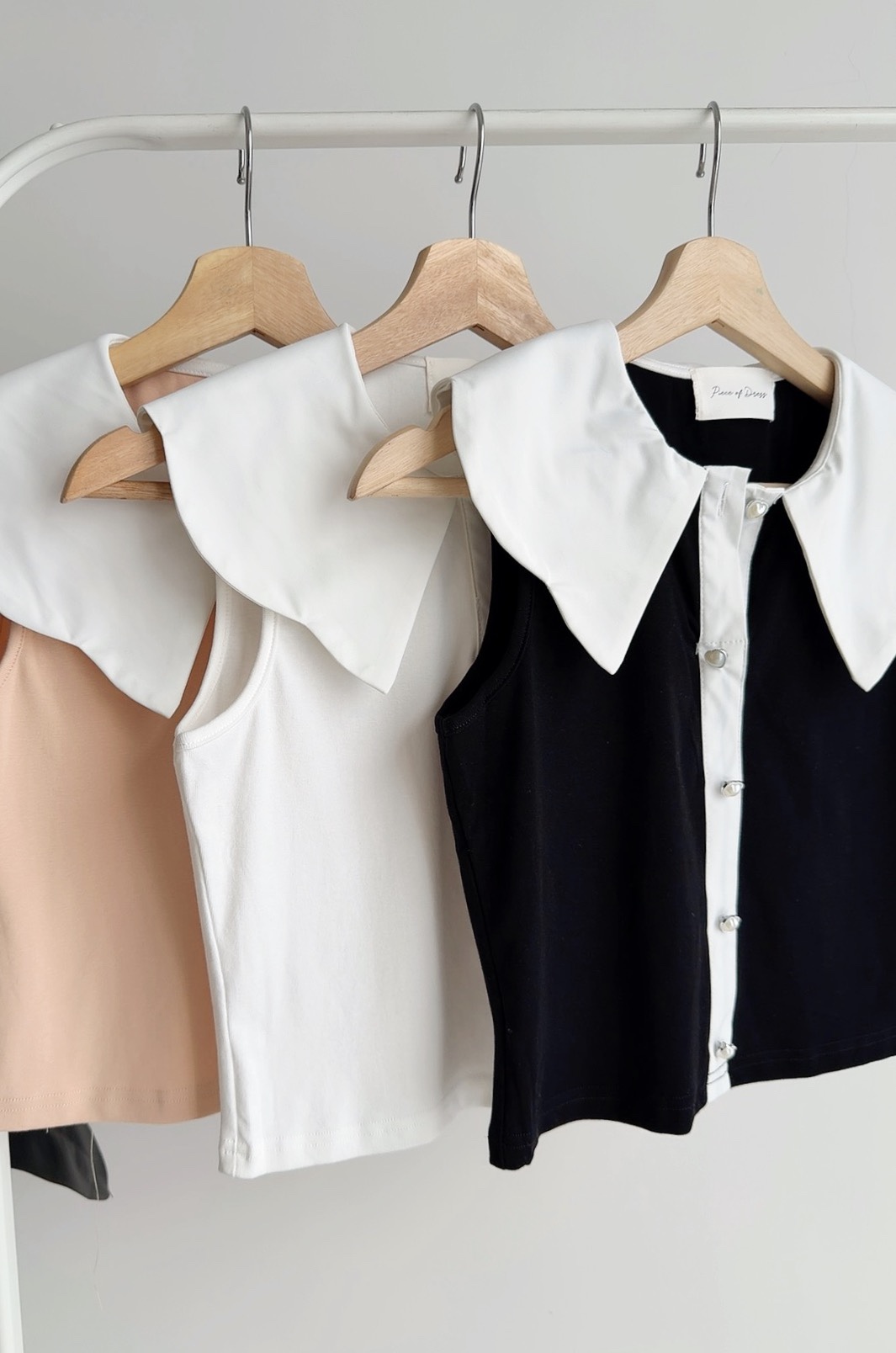 T72685 AUDREY PETAL COLLAR TOP