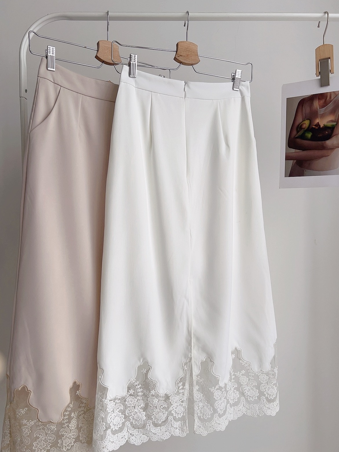 B72124 ELODIE FRENCH LACE TRIM MIDI SKIRT