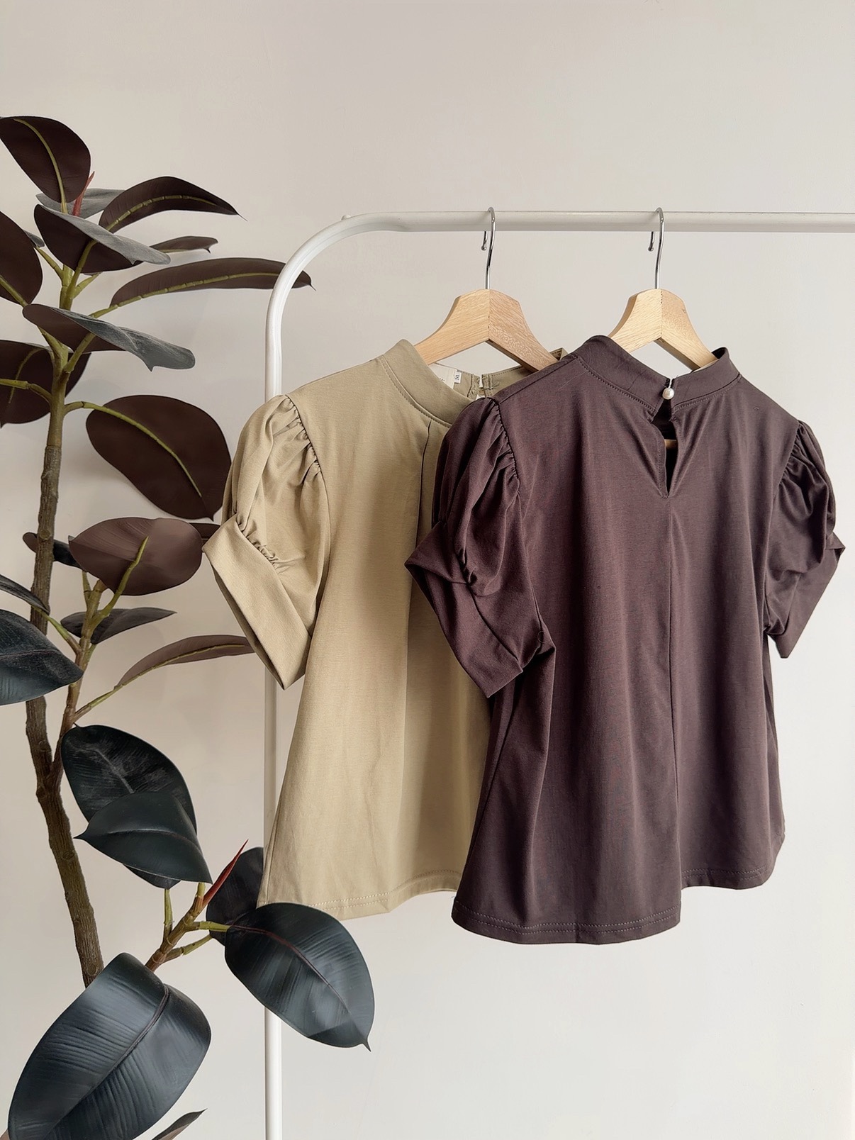 T72744 CORRINE CLASSIC PUFF SLEEVE BLOUSE