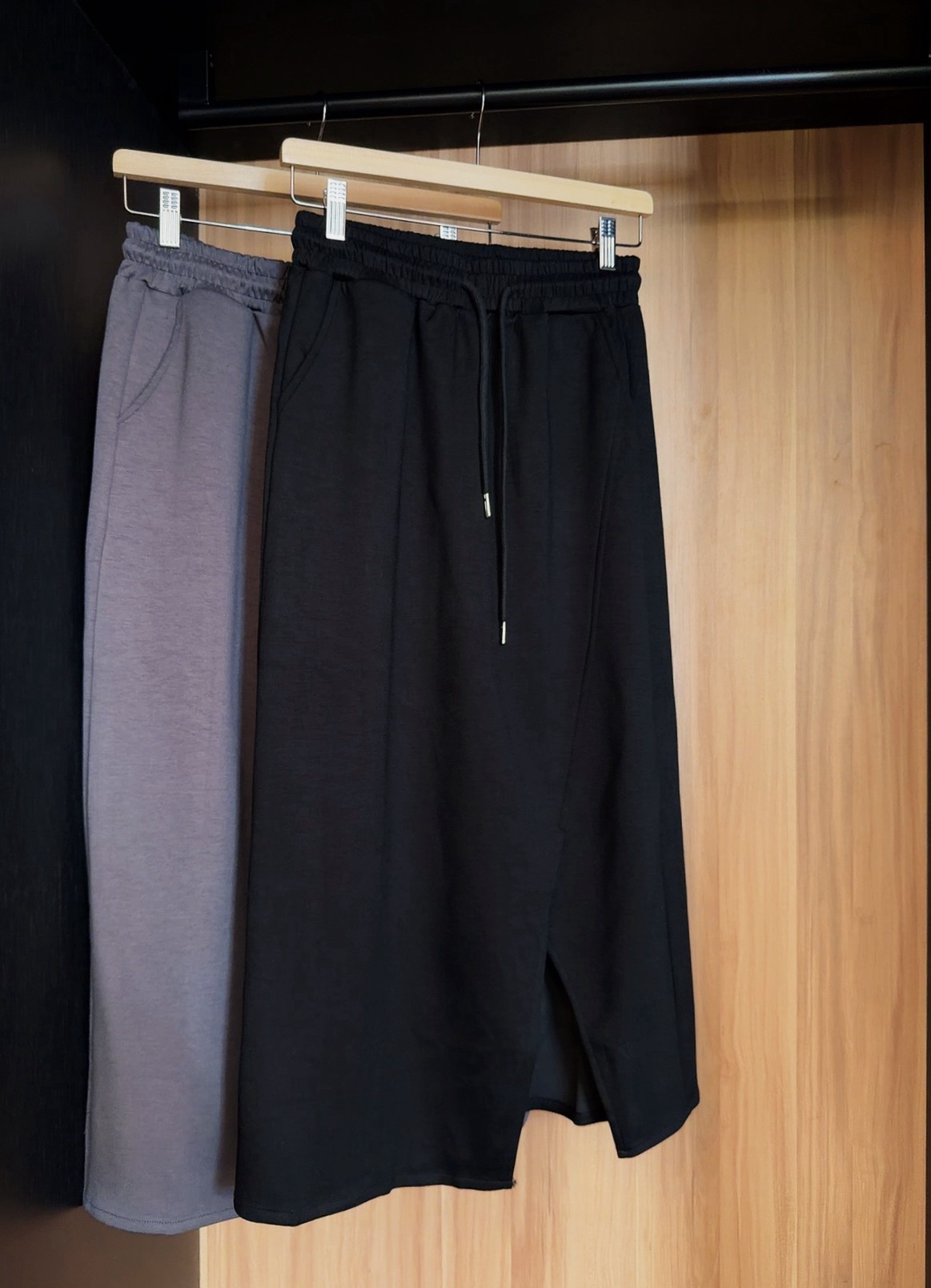KDB133 MILA COMFORT SLIT CUT MIDI SKIRT