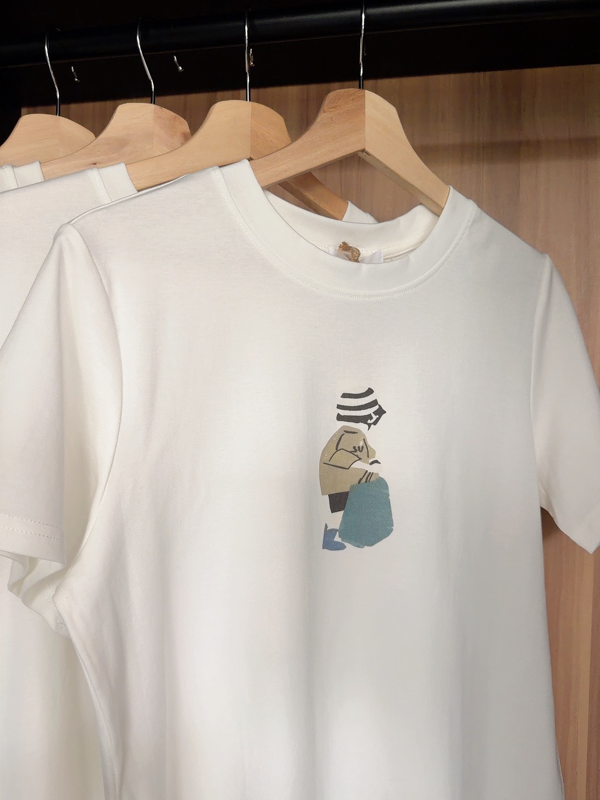 IST- SOFT DOODLE TEE