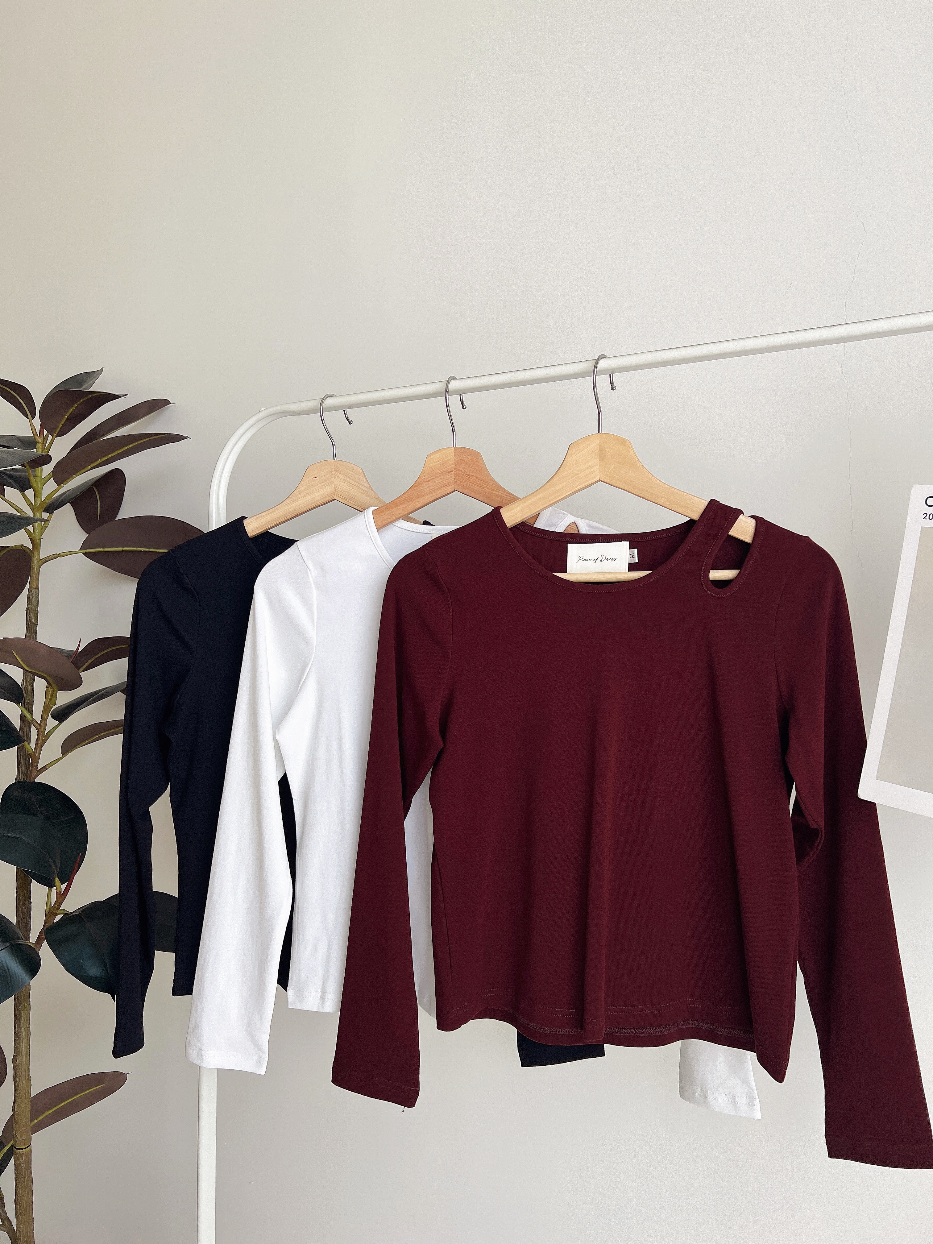 T72033 TESSA CUT IN LONG SLEEVE TOP