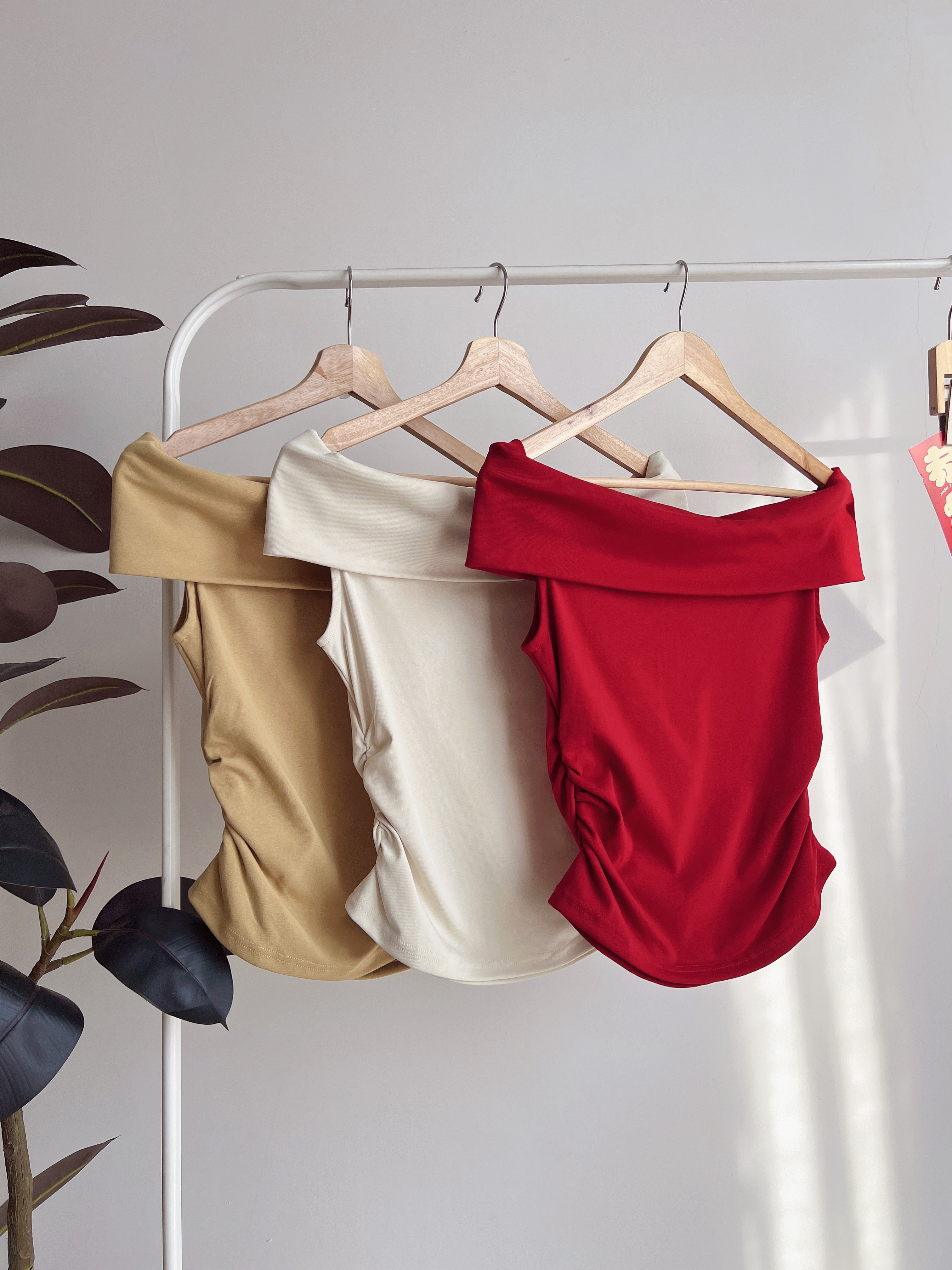 T72715  NYRA MODERN OFF SHOULDER TOP