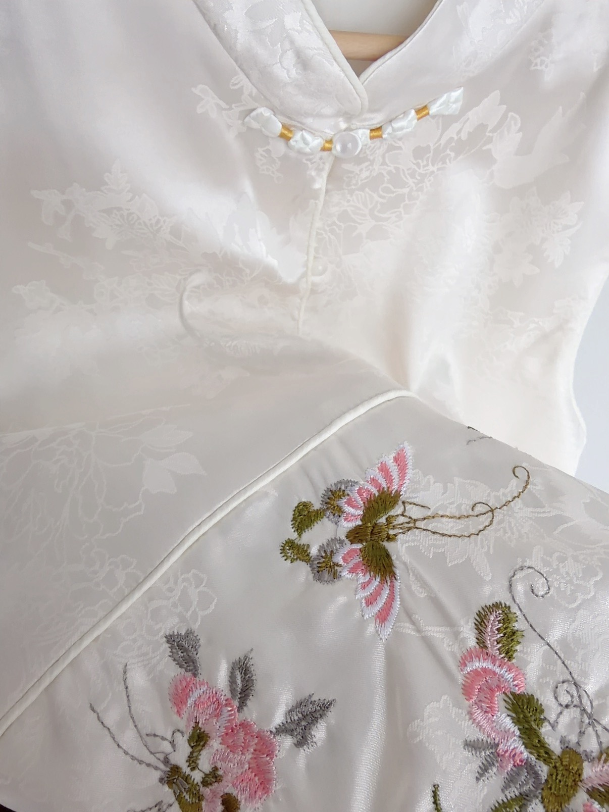 T72755 BUTTERFLY EMBROI ORIENTAL VEST