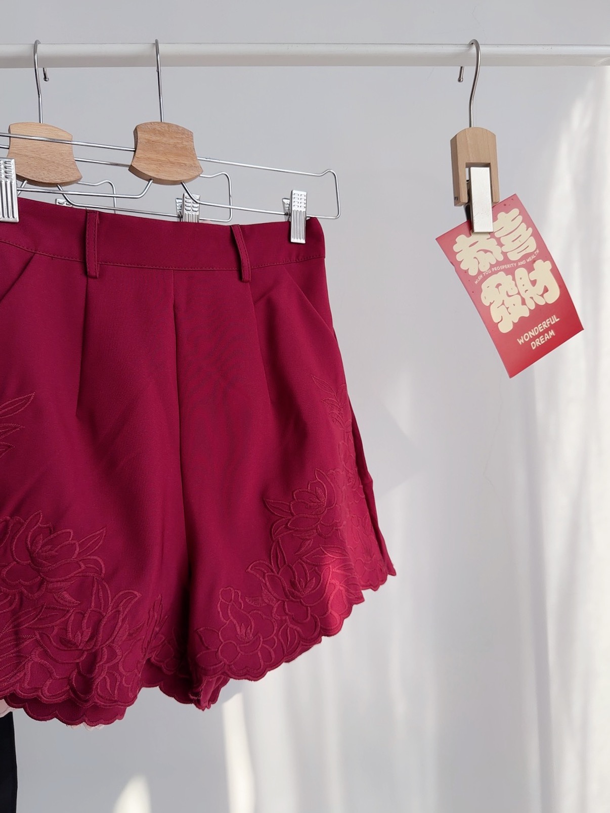 B72705 AVELISSE EMBROIDERY SHORTS